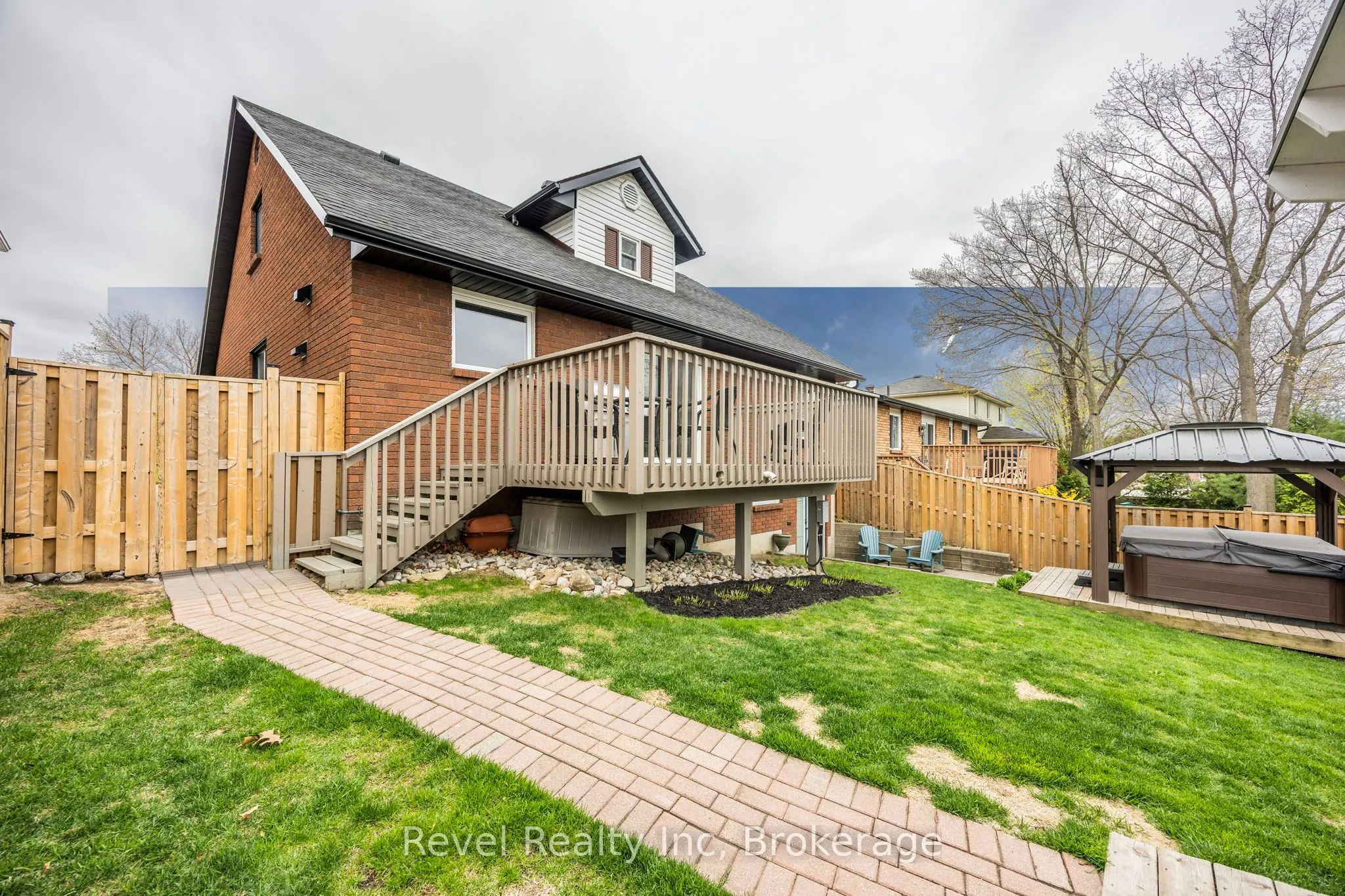 894 MONTREAL Street