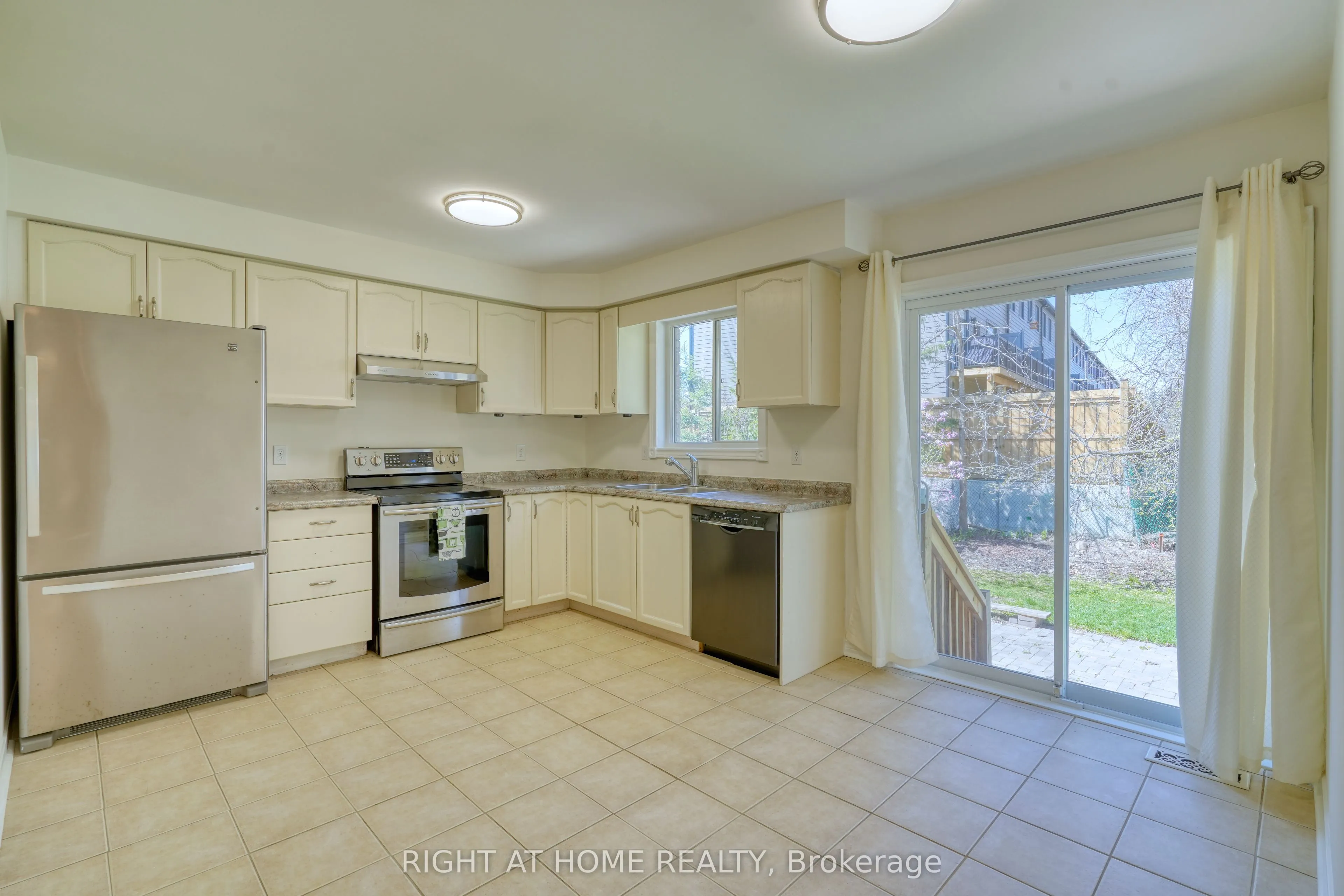 24 O'shaughnessy Crescent, #Main Fl