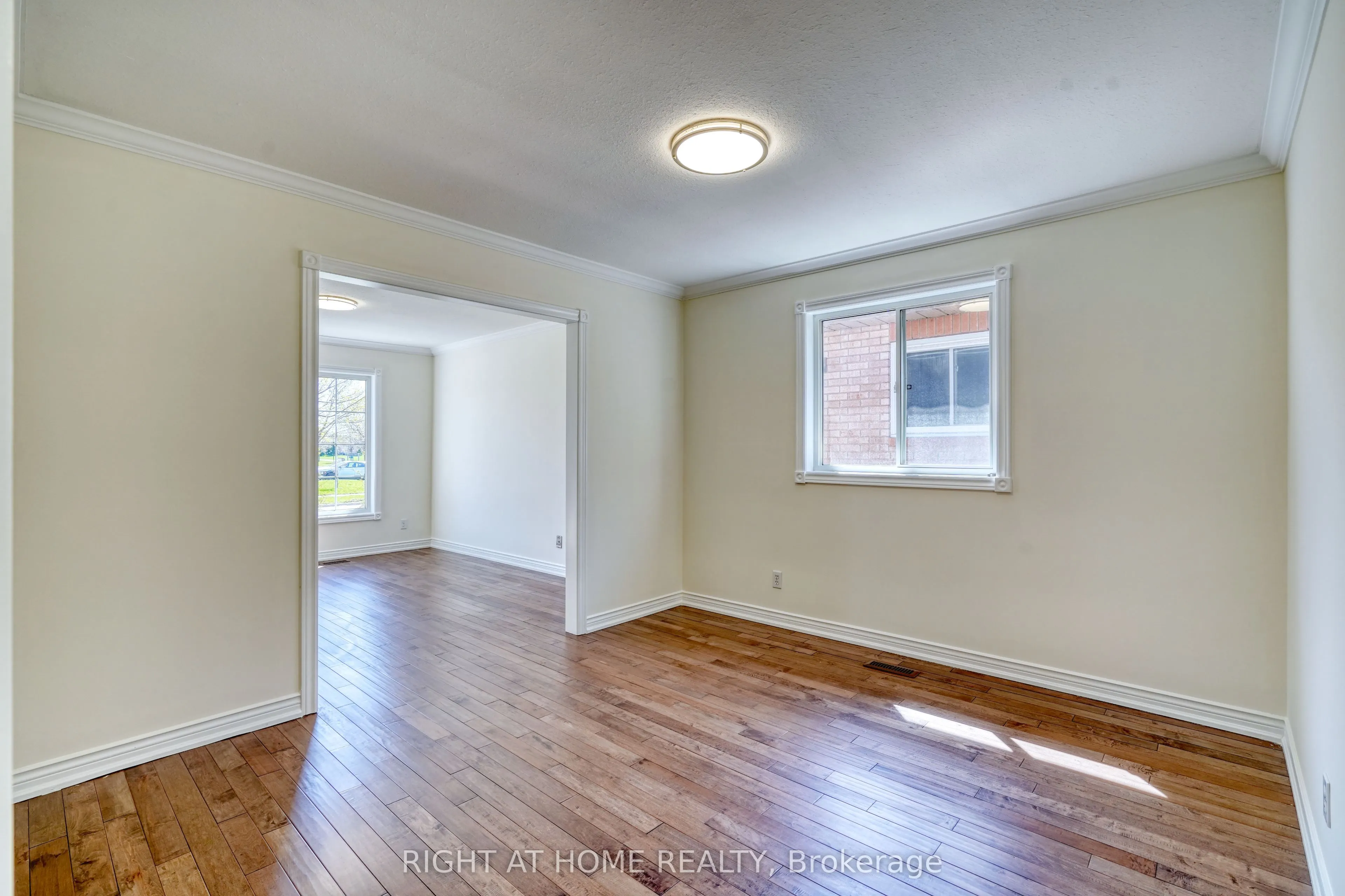 24 O'shaughnessy Crescent, #Main Fl
