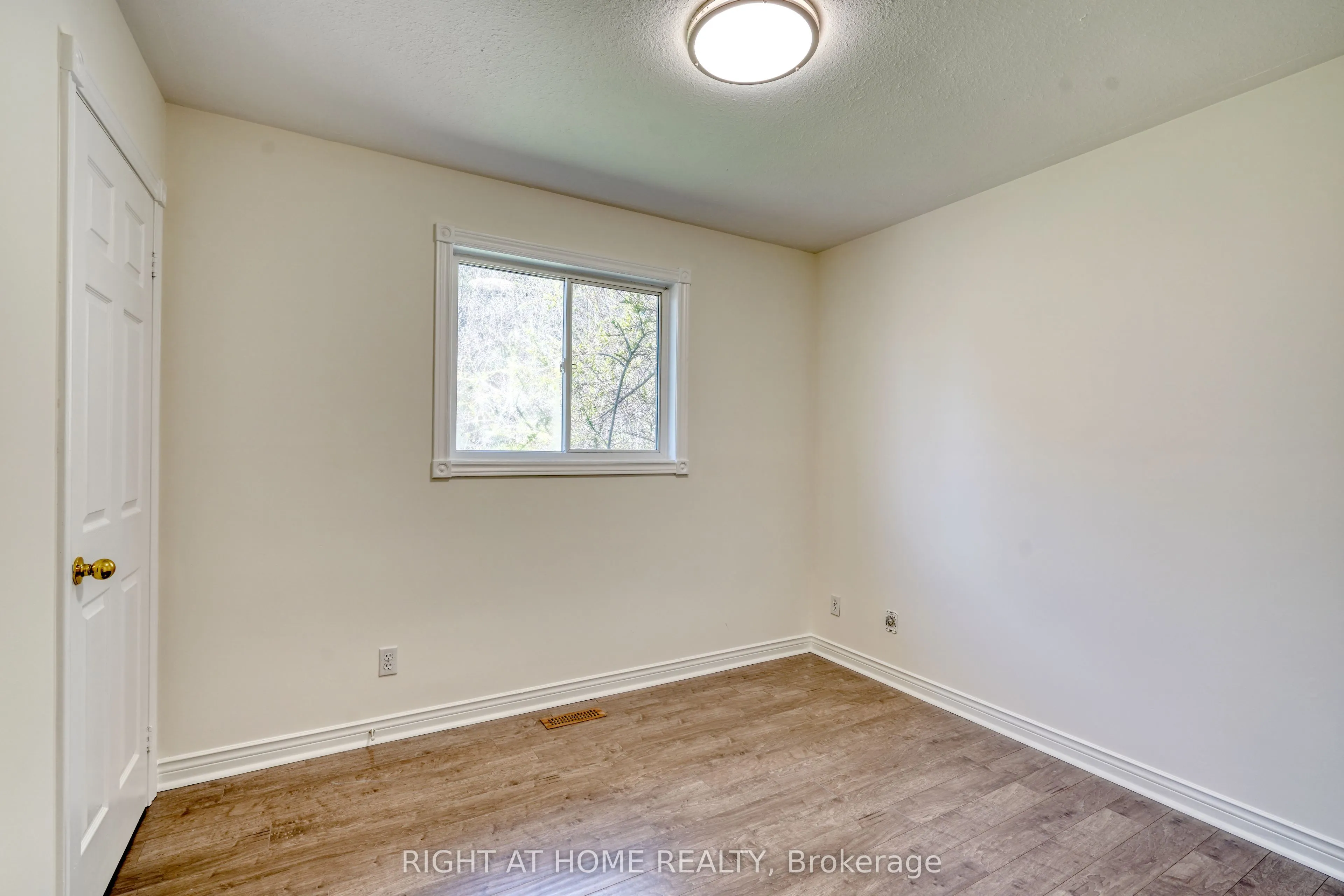 24 O'shaughnessy Crescent, #Main Fl