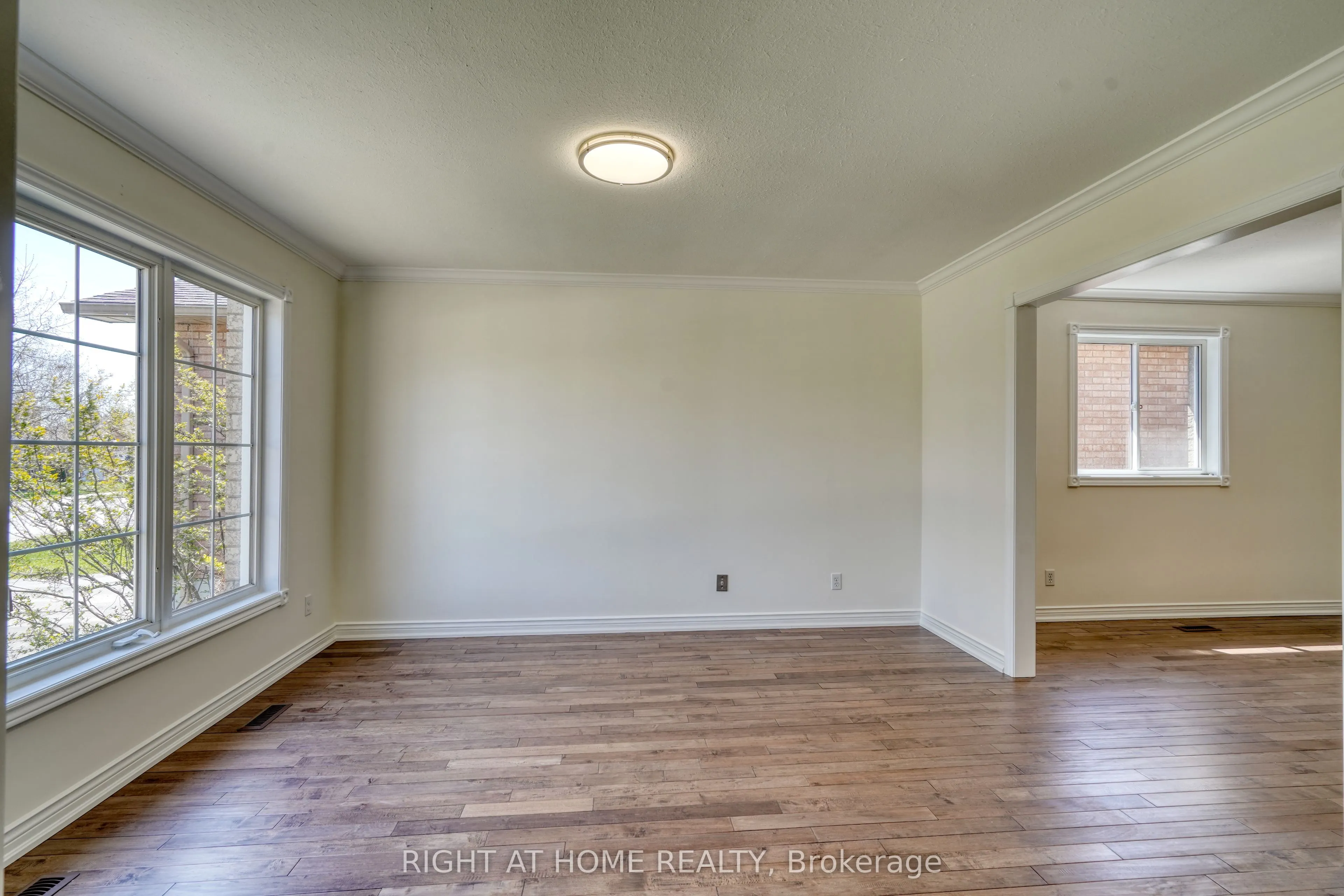 24 O'shaughnessy Crescent, #Main Fl