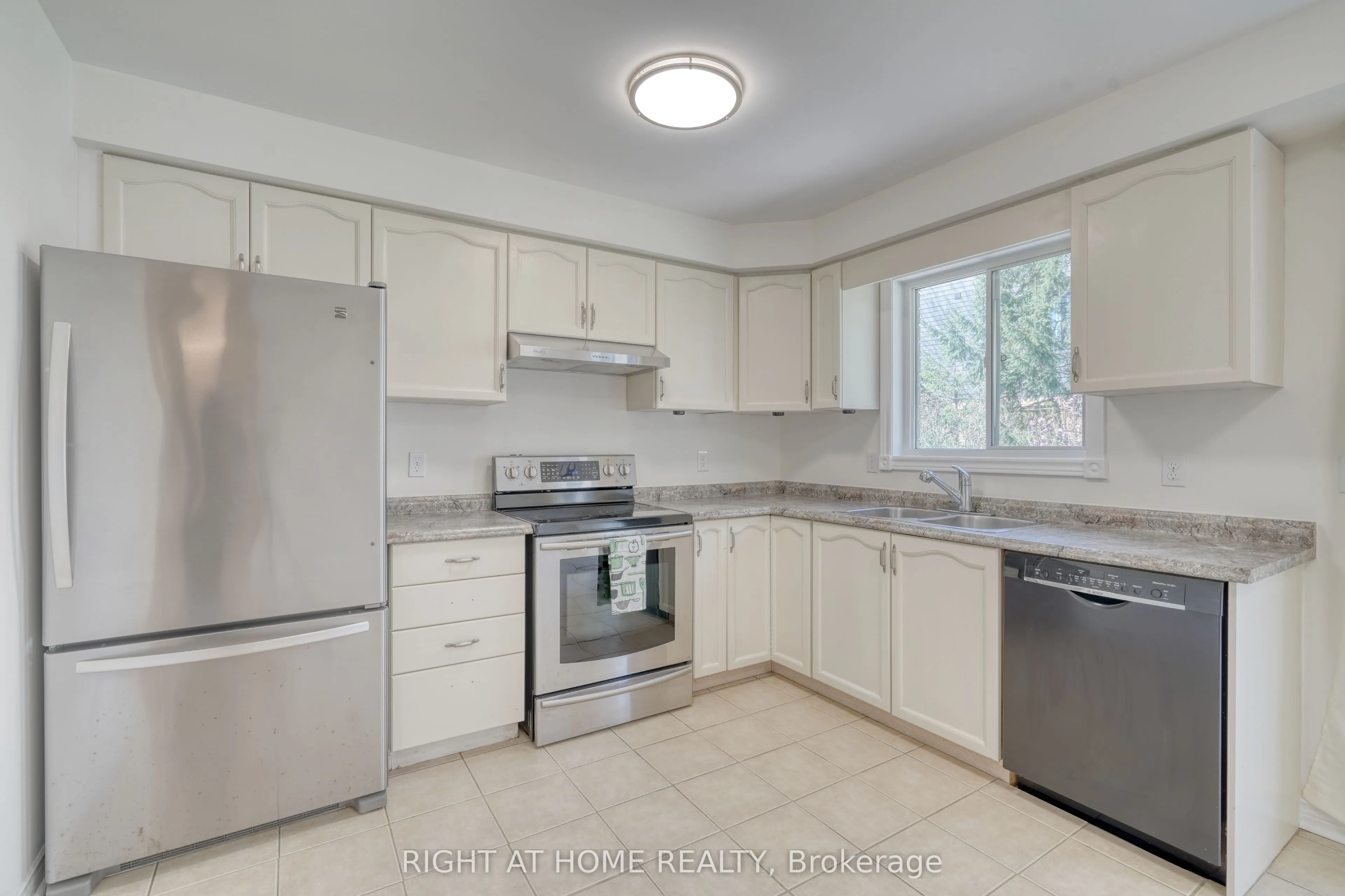24 O'shaughnessy Crescent, #Main Fl