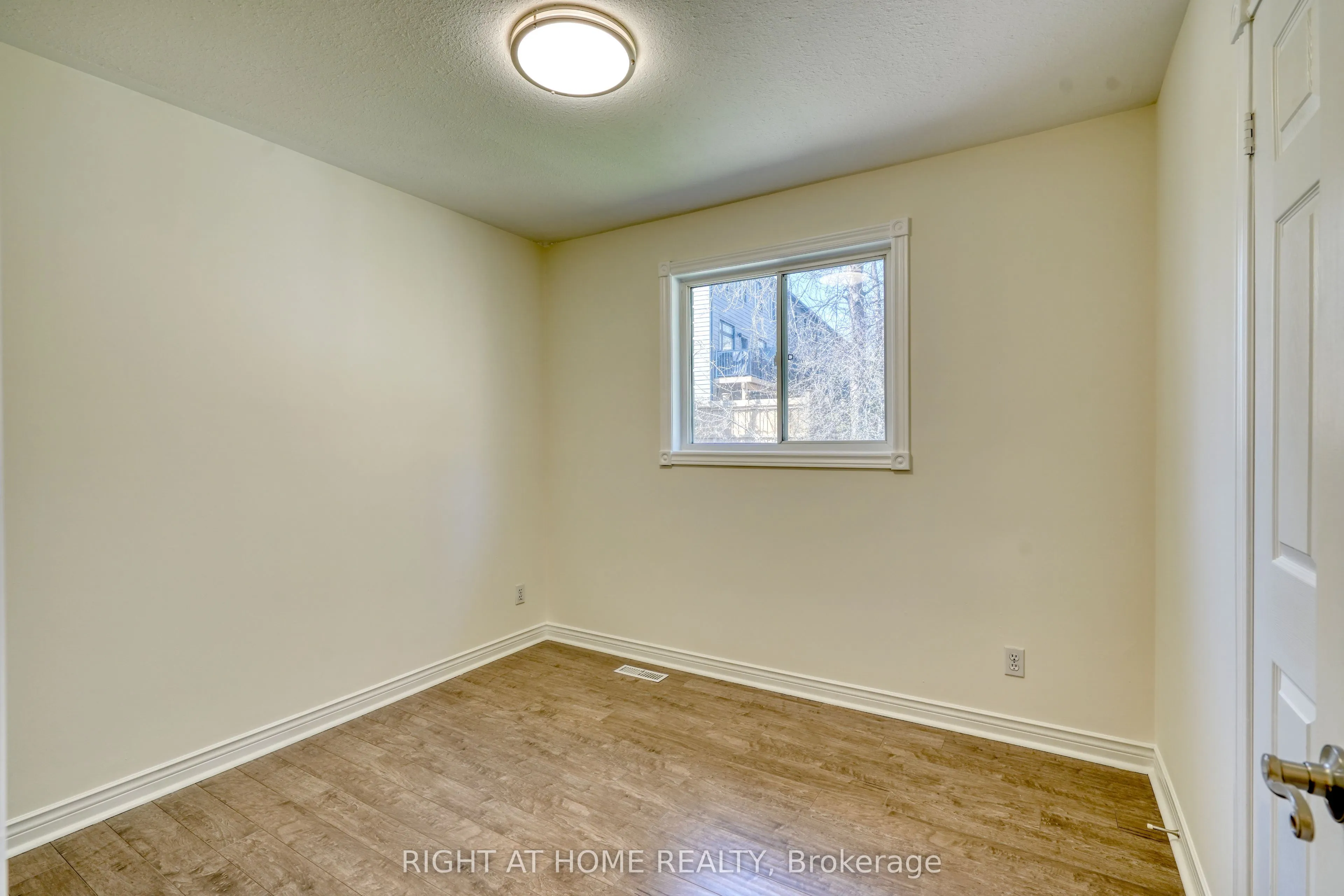 24 O'shaughnessy Crescent, #Main Fl