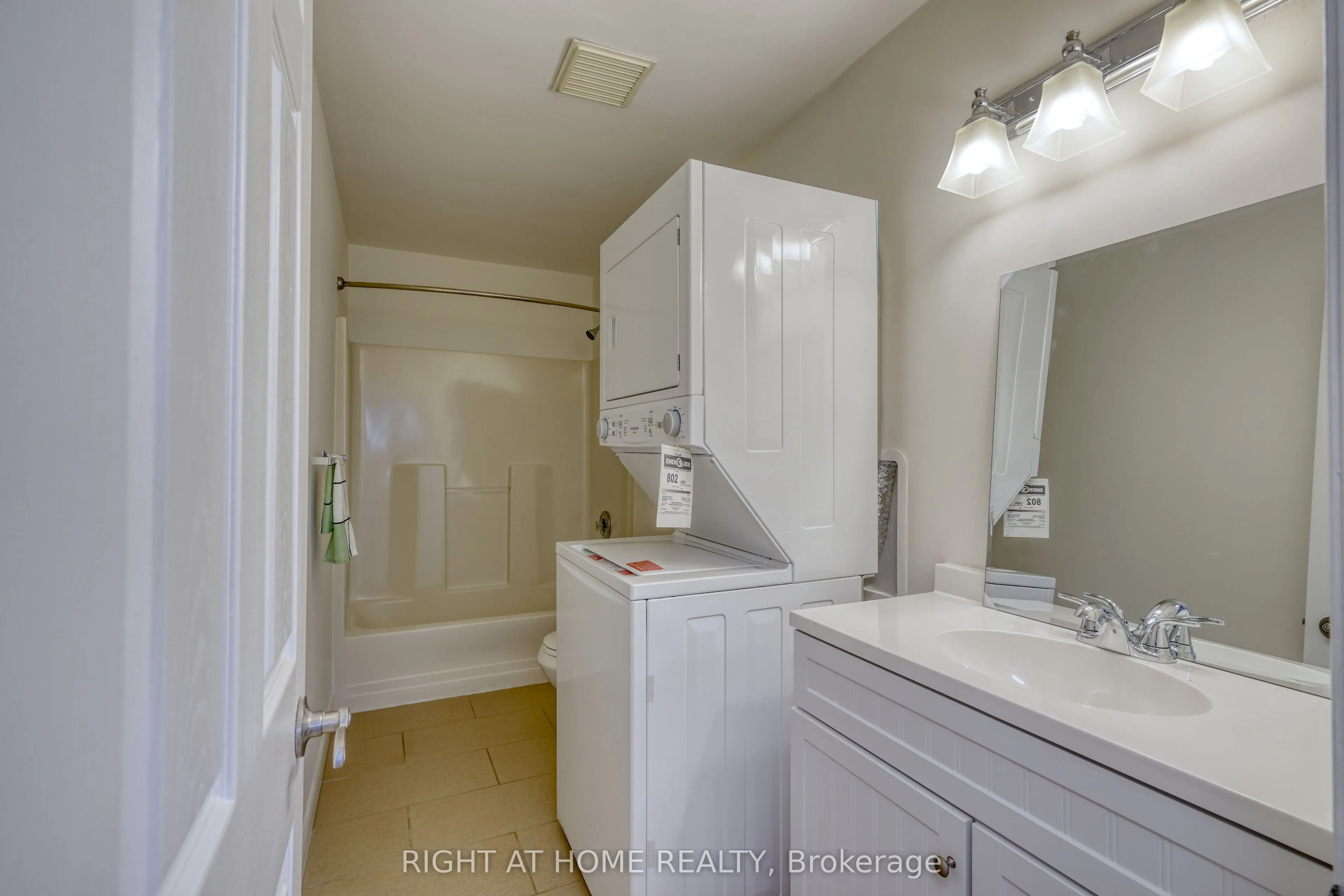 24 O'shaughnessy Crescent, #Main Fl