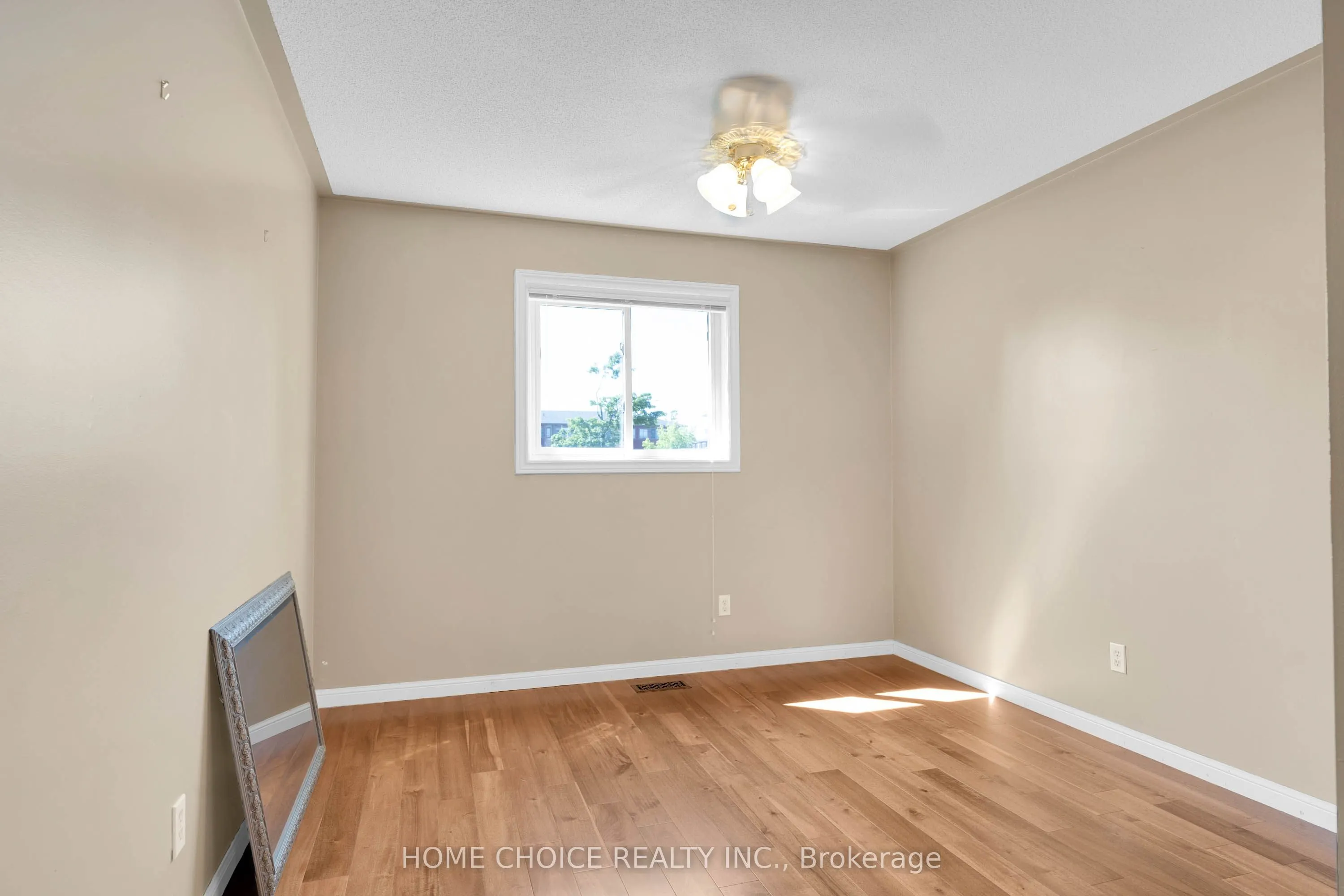 40 Aikens Crescent