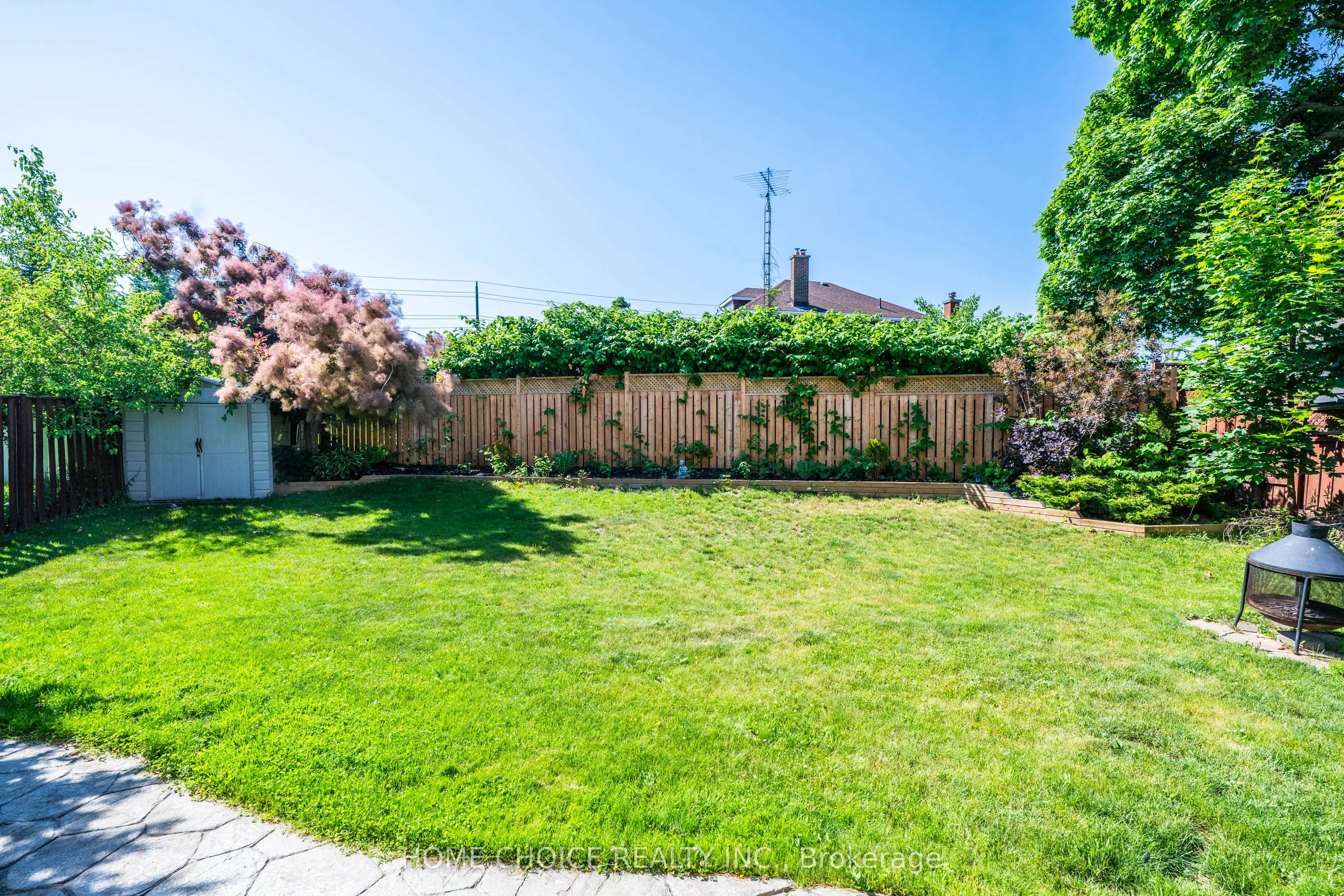 40 Aikens Crescent