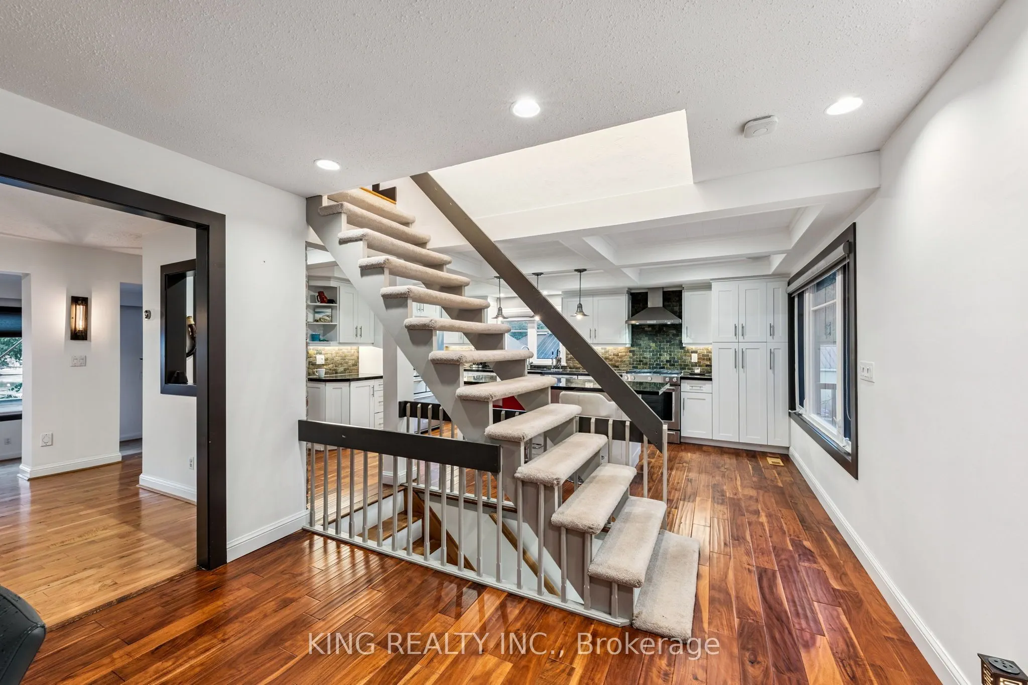 602 CHAMPLAIN Road