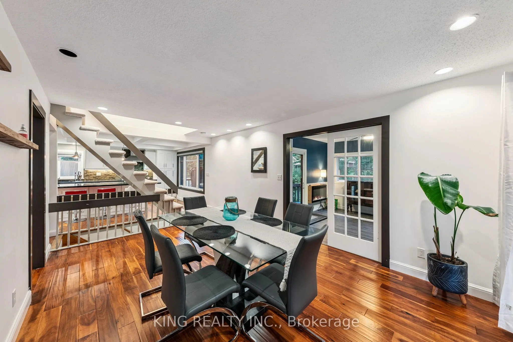 602 CHAMPLAIN Road