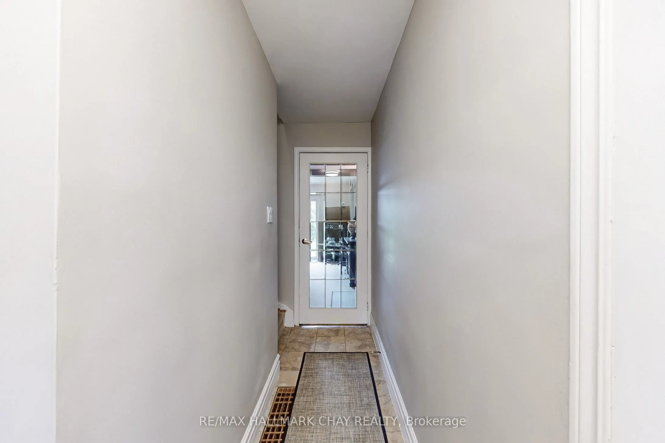 40 Wellington Street E