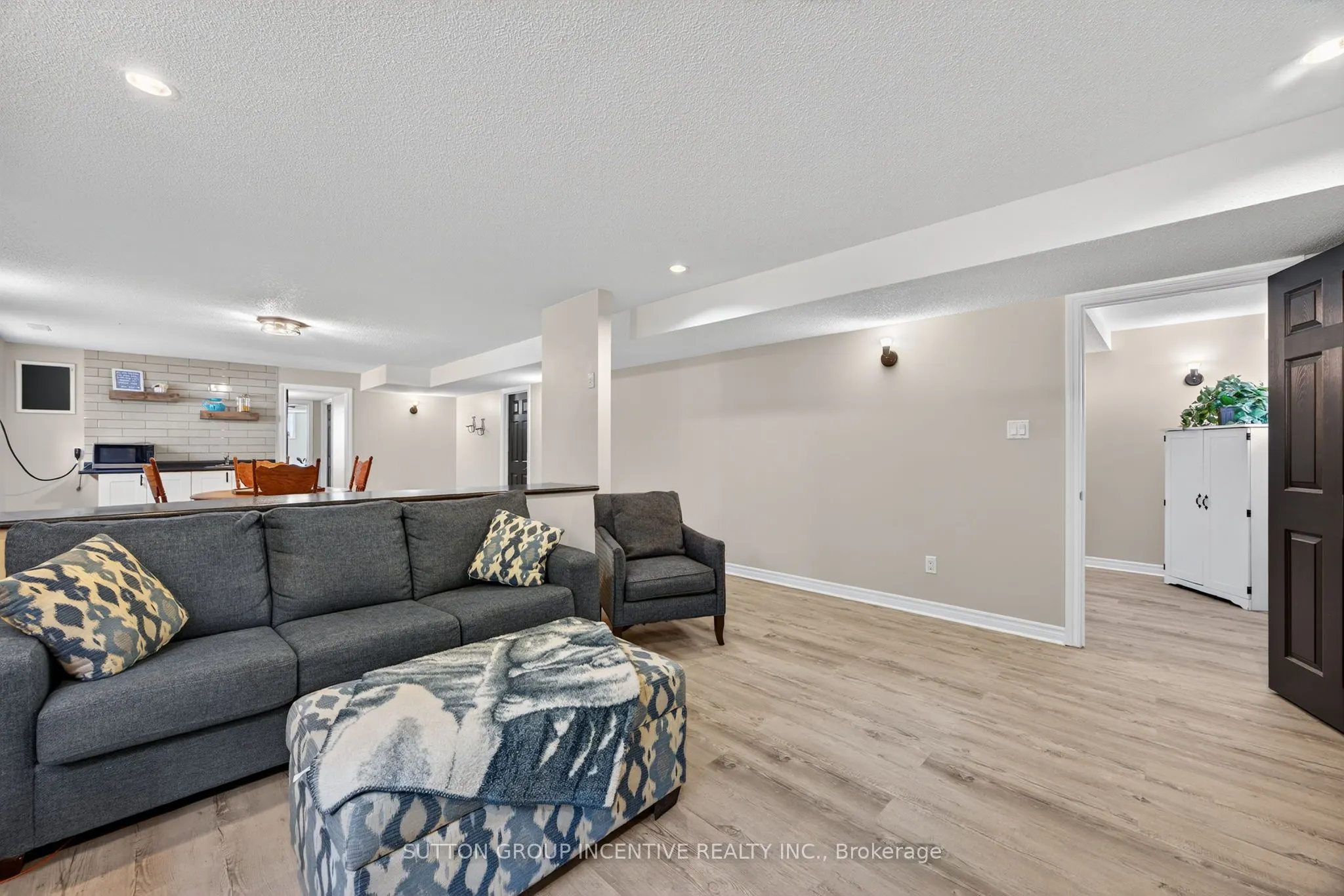 1084 Harbourview Drive