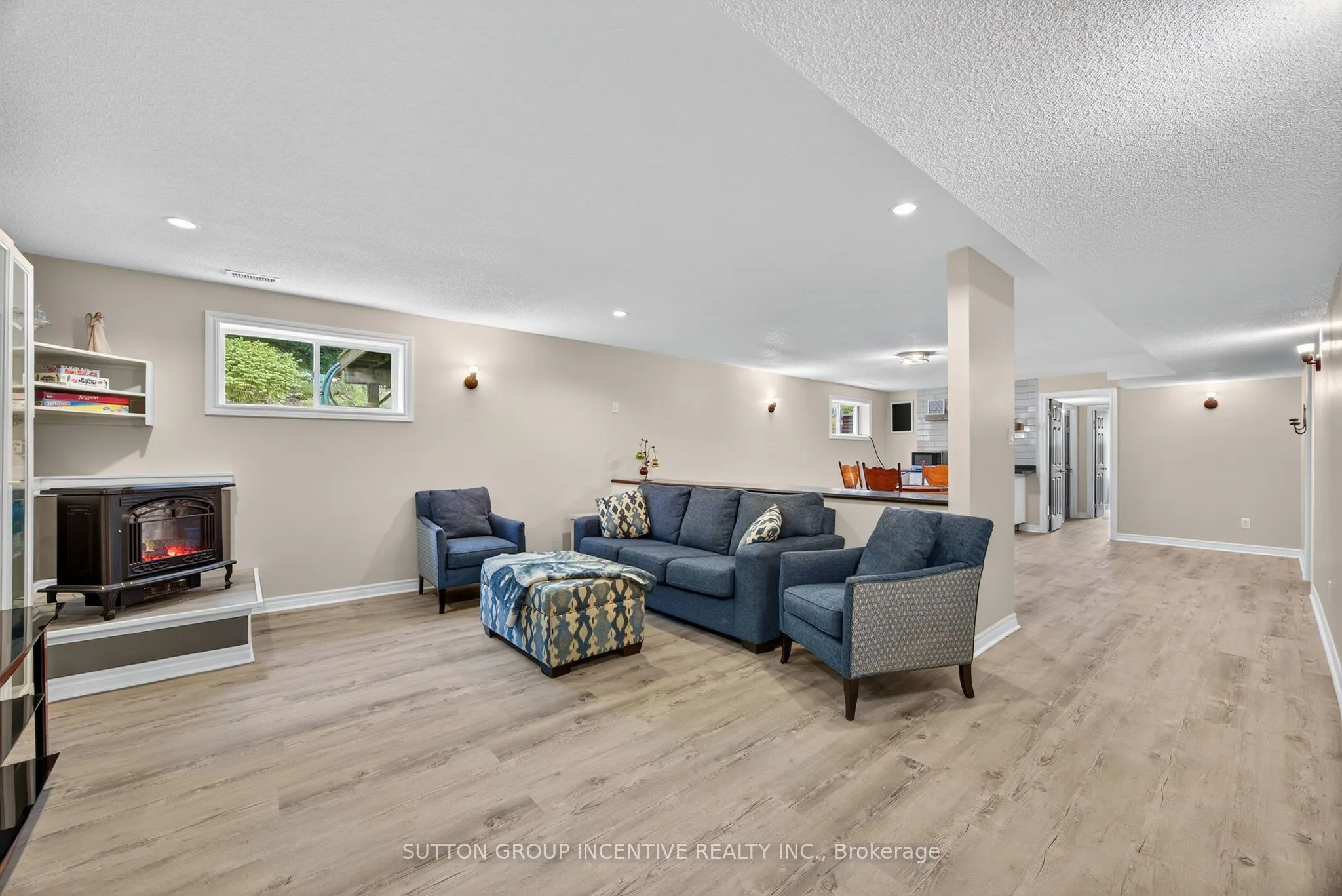 1084 Harbourview Drive