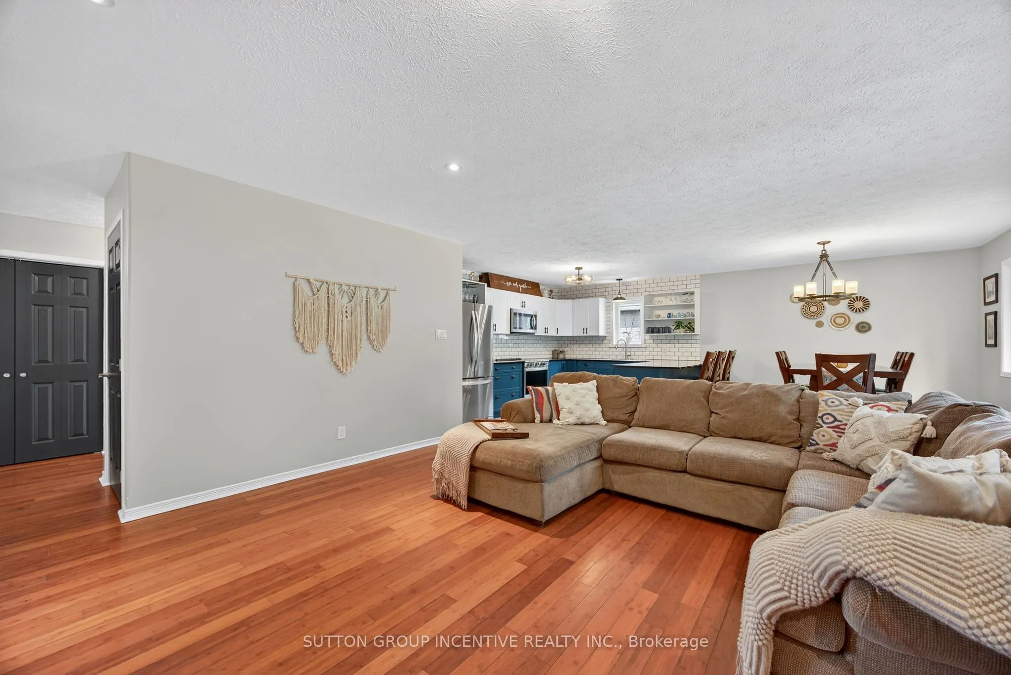 1084 Harbourview Drive