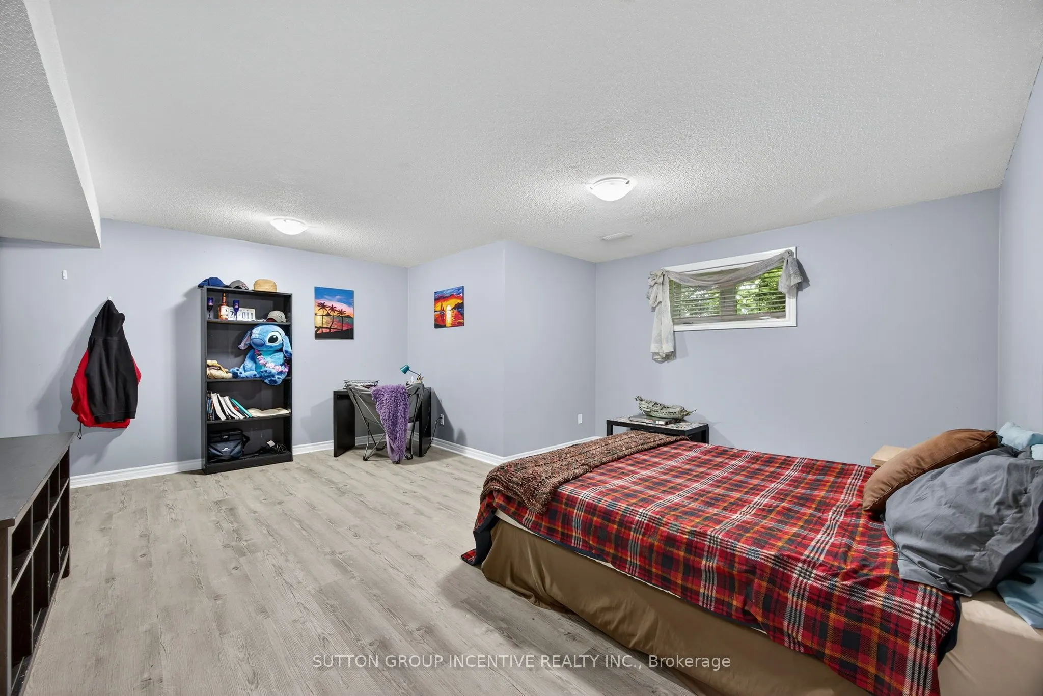 1084 Harbourview Drive
