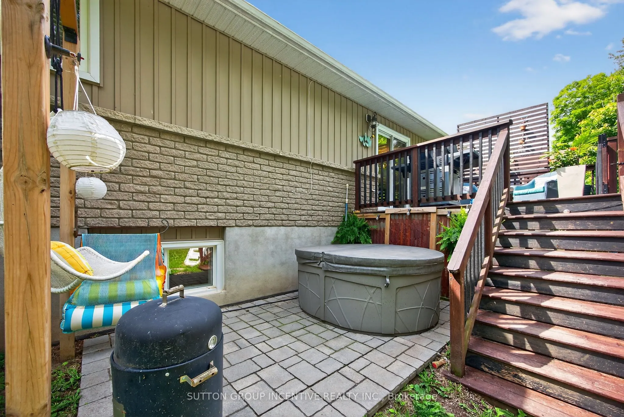 1084 Harbourview Drive