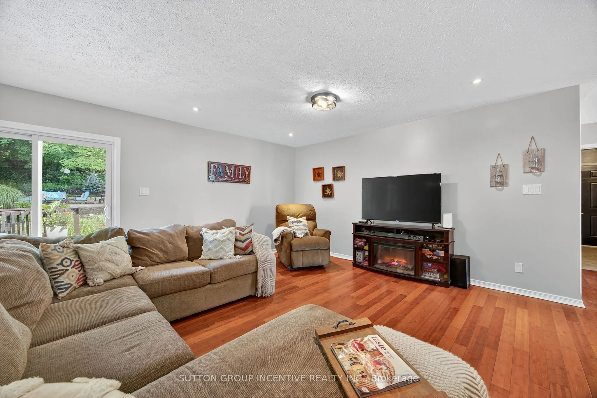 1084 Harbourview Drive