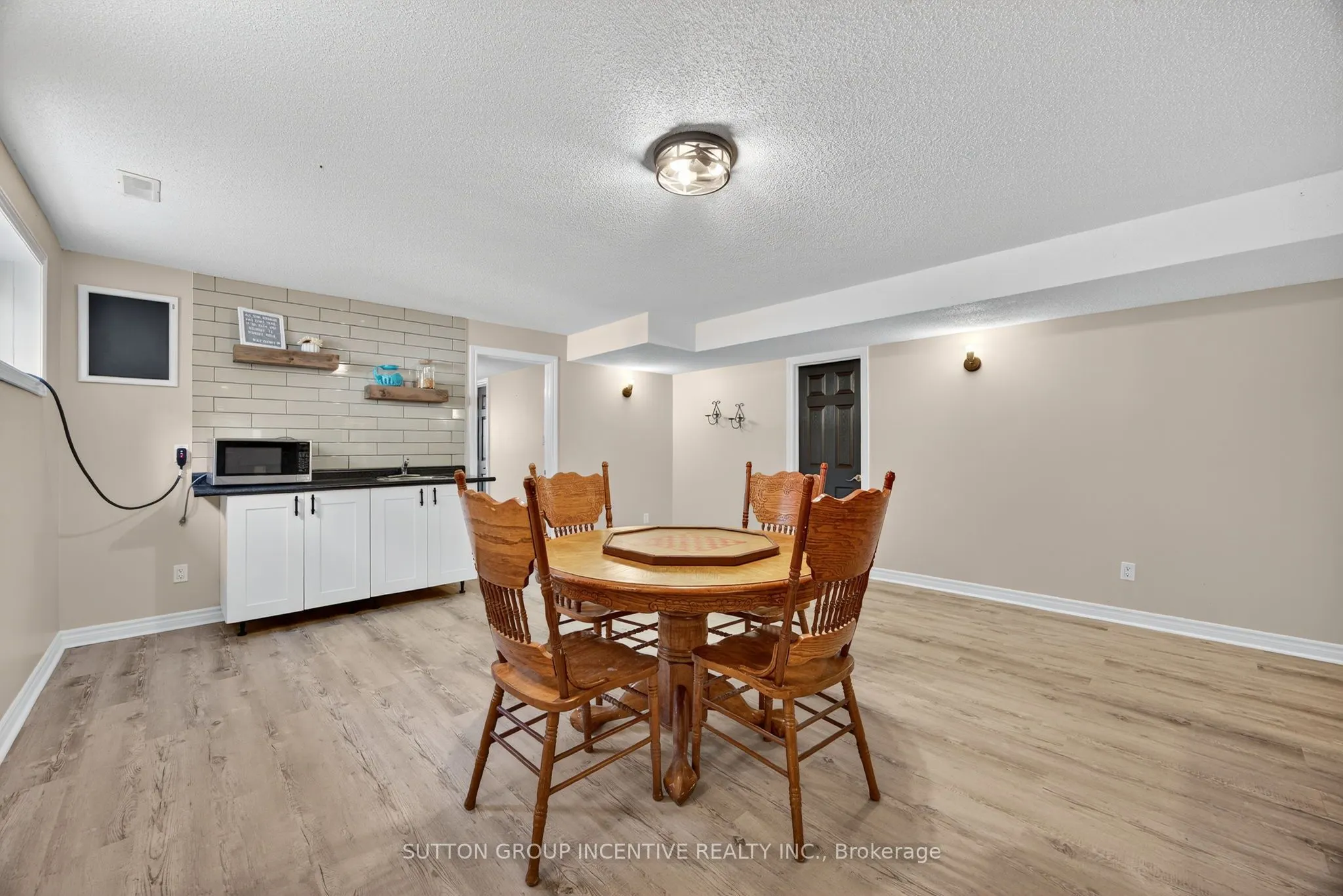 1084 Harbourview Drive