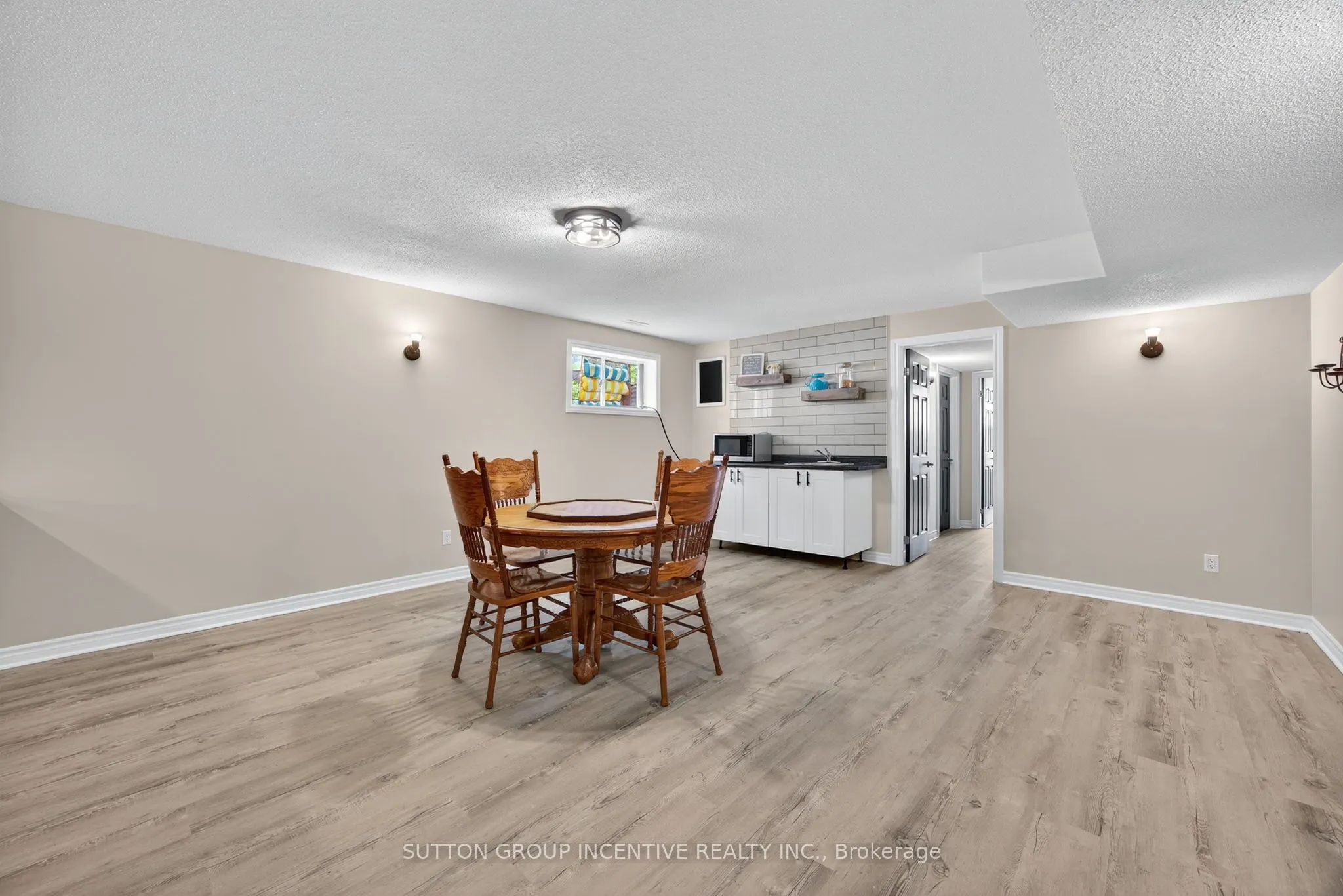 1084 Harbourview Drive