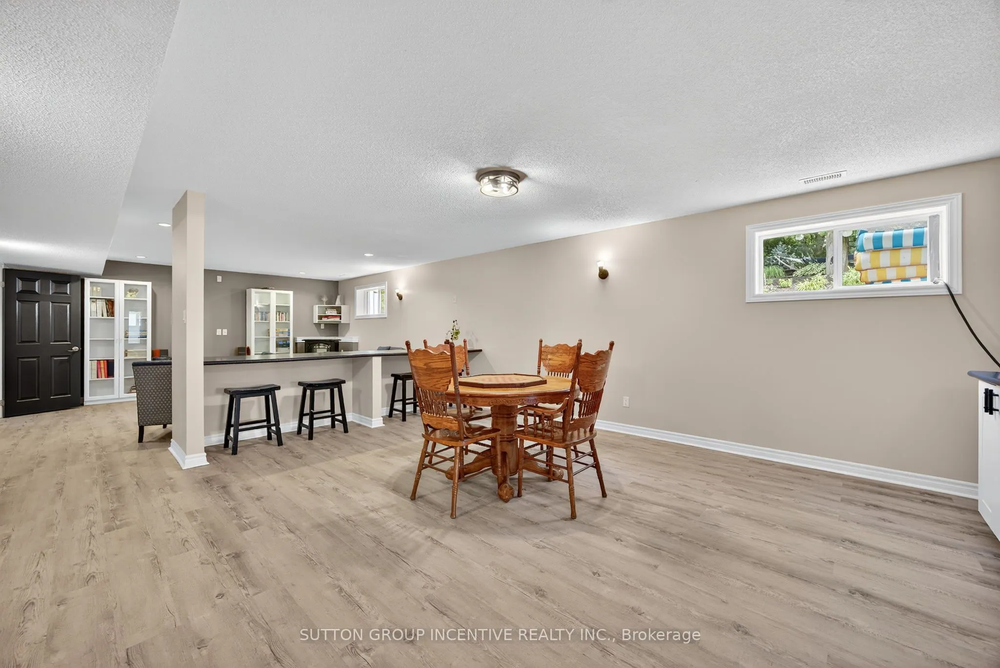 1084 Harbourview Drive
