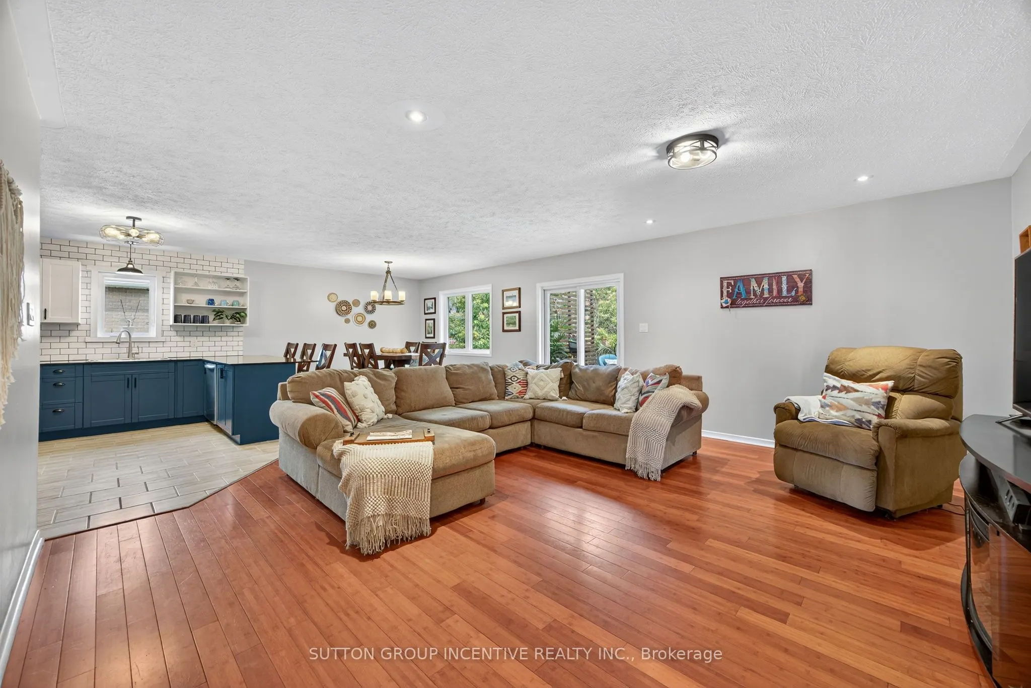 1084 Harbourview Drive