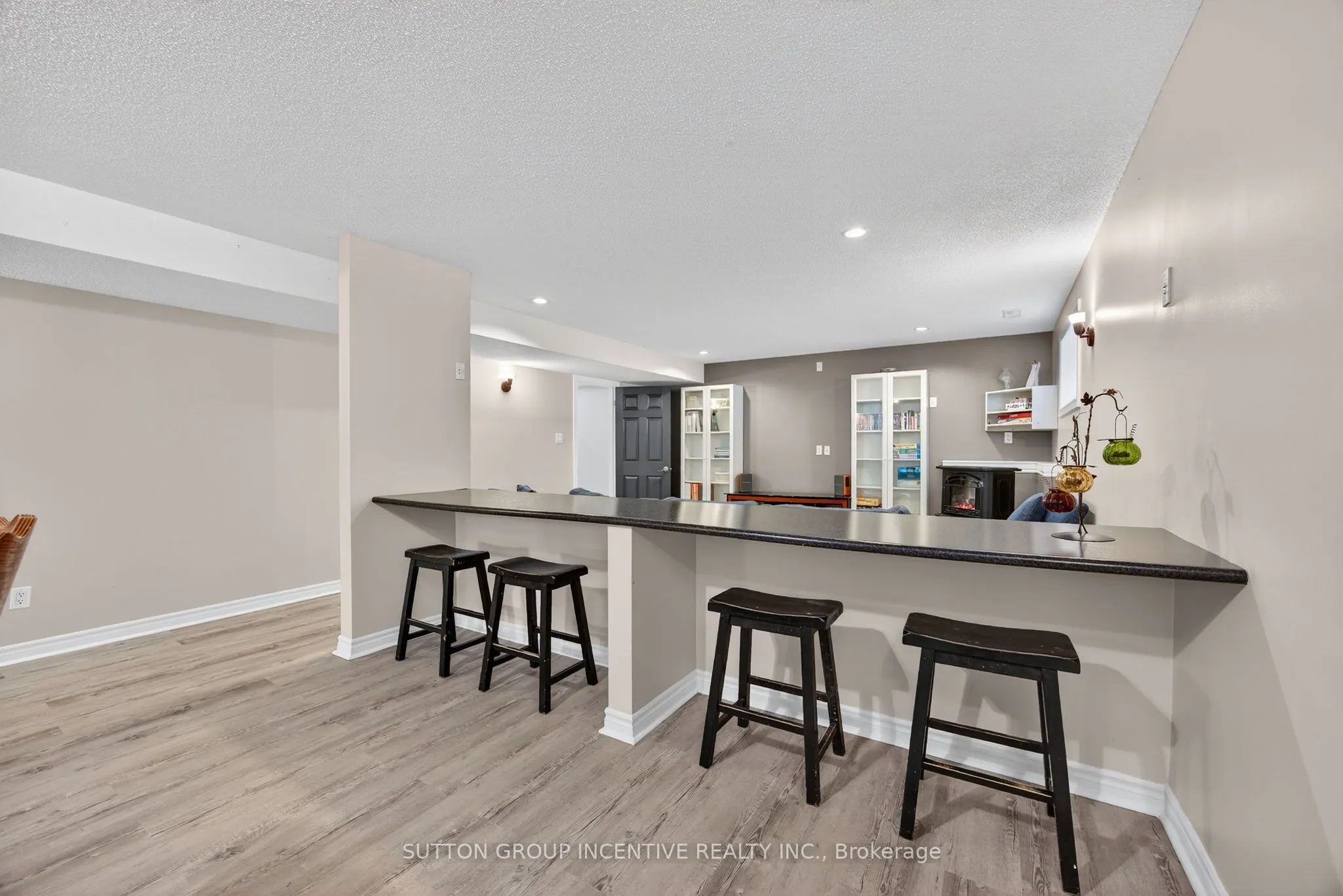 1084 Harbourview Drive