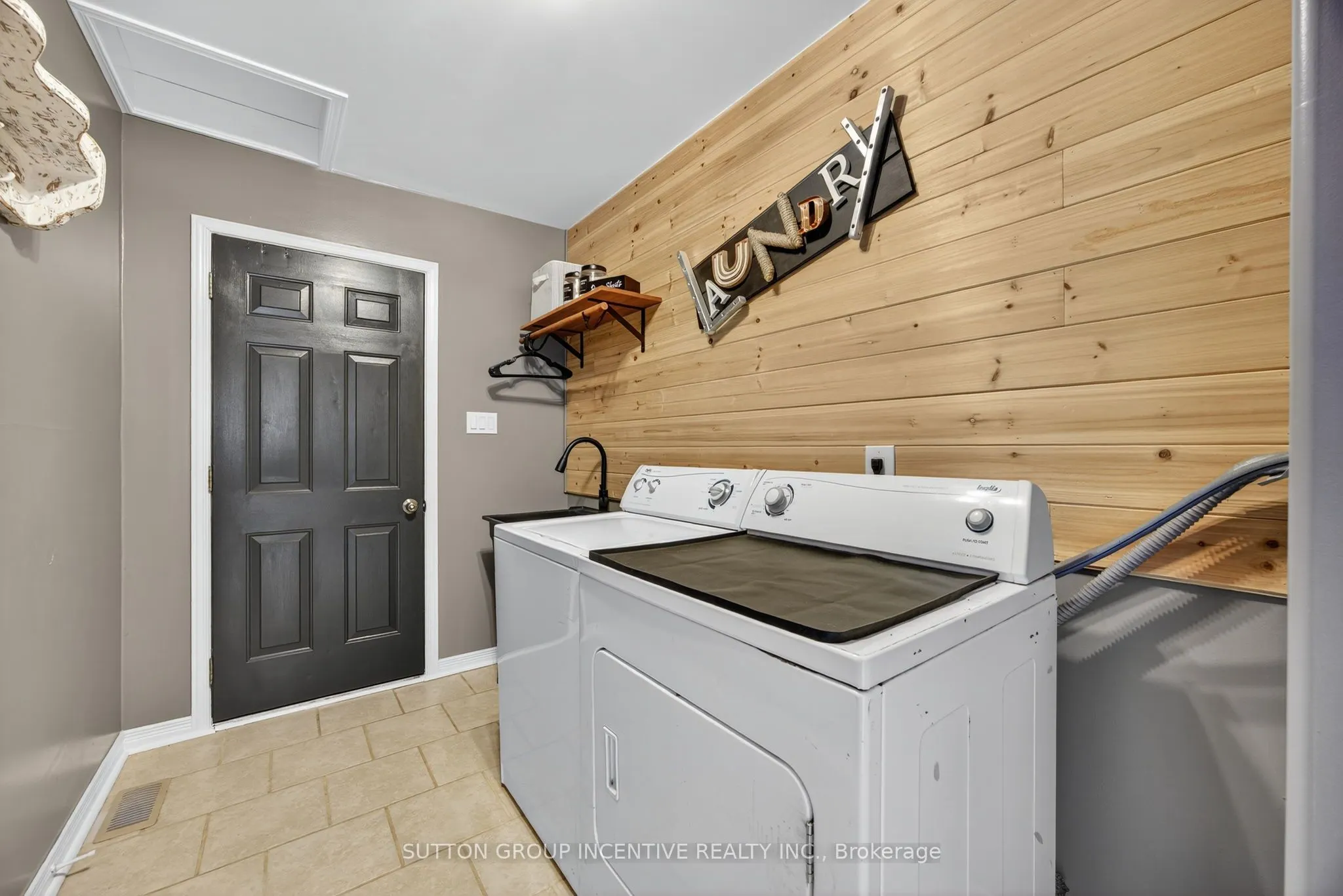 1084 Harbourview Drive