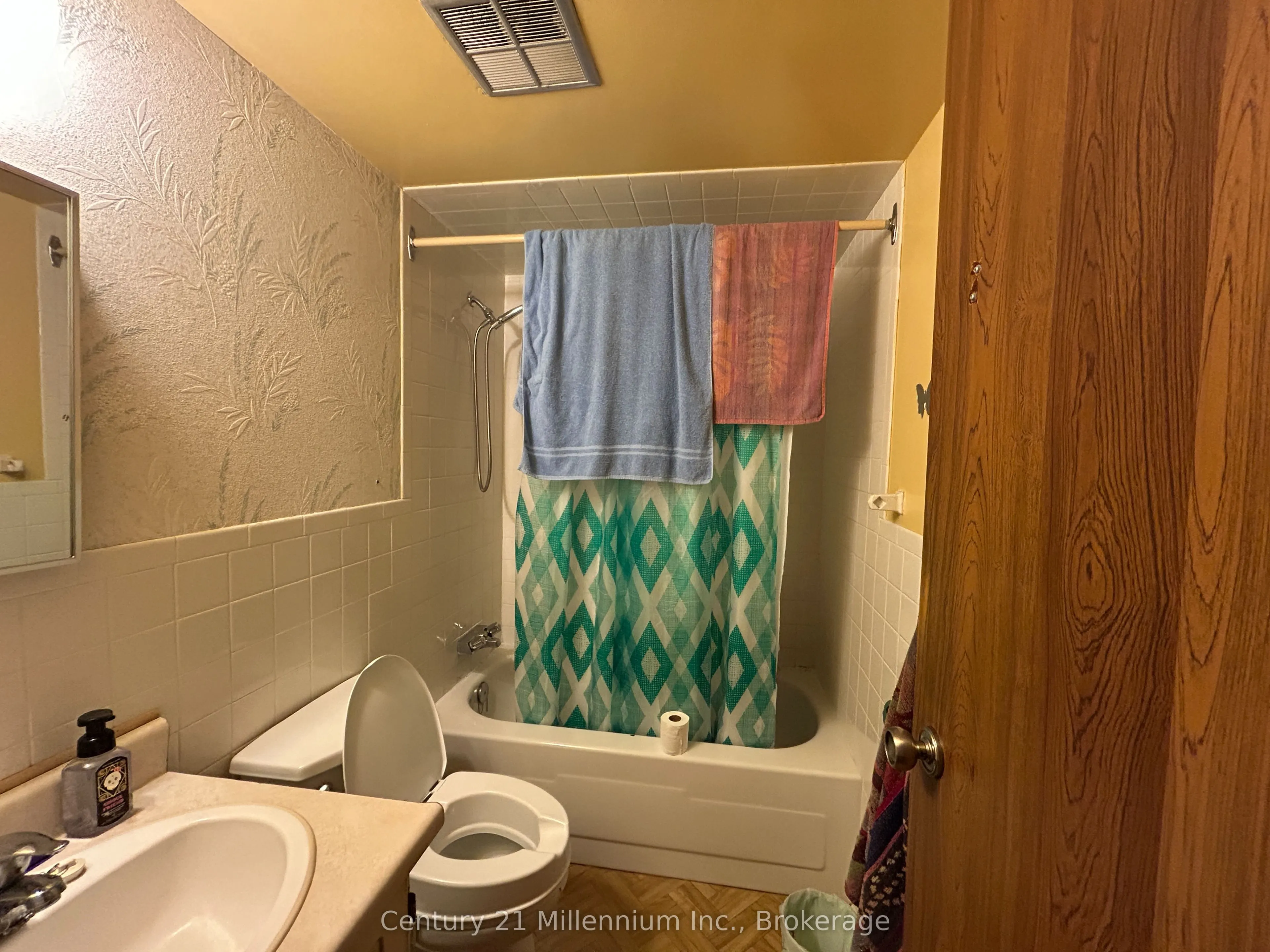 460 Ontario Street, #202
