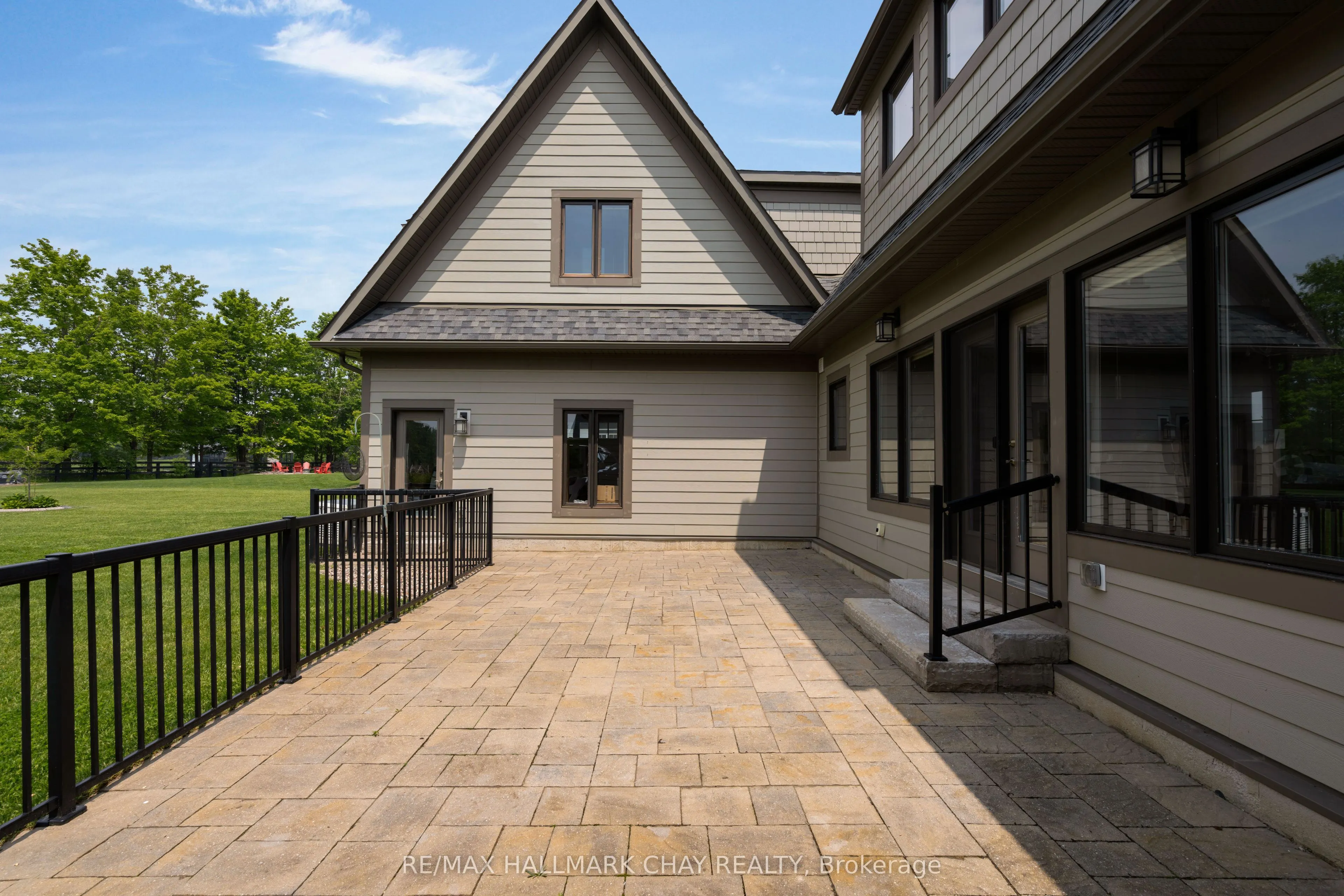 14 Georgian Grande Drive