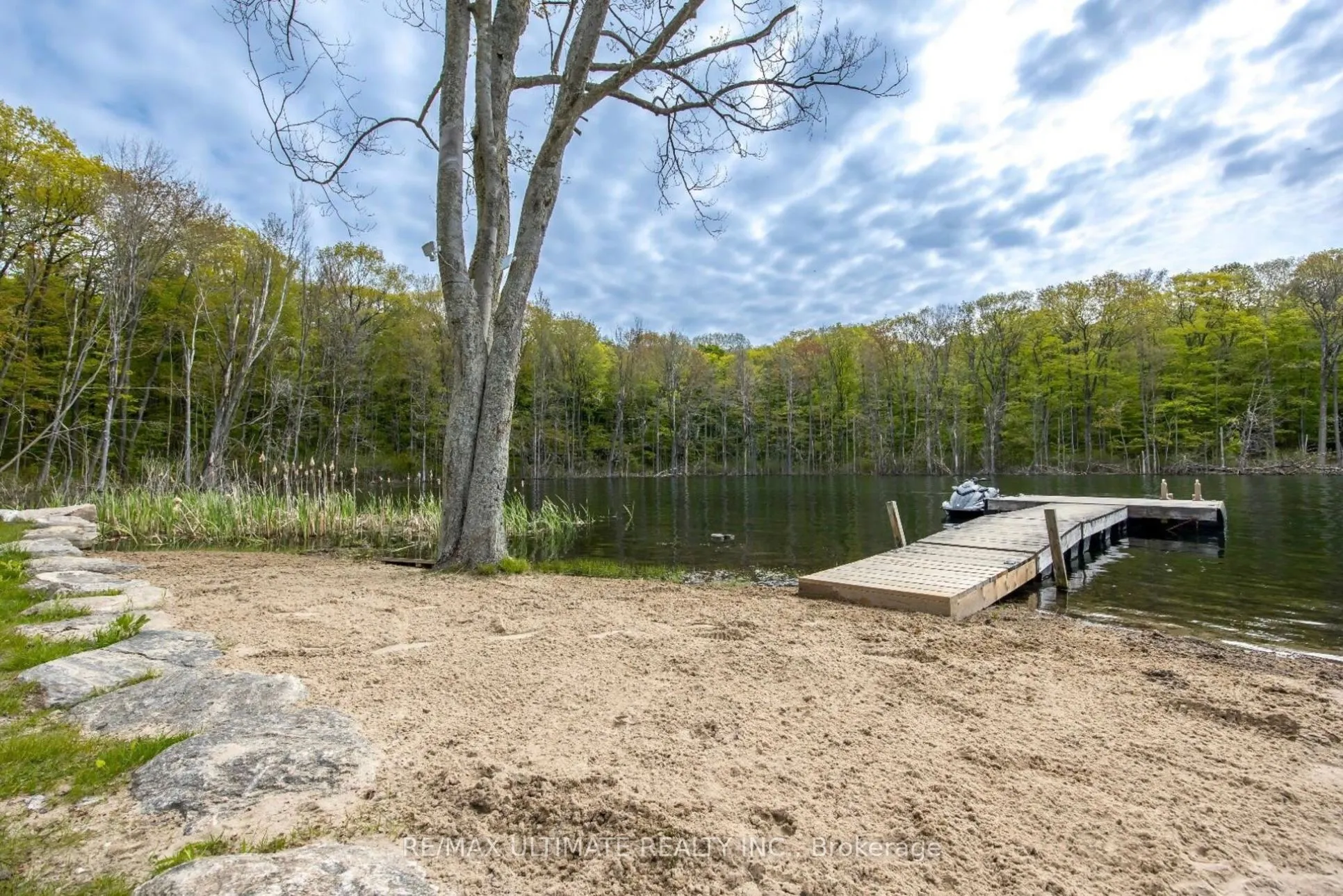 157 Farlain Lake Road W