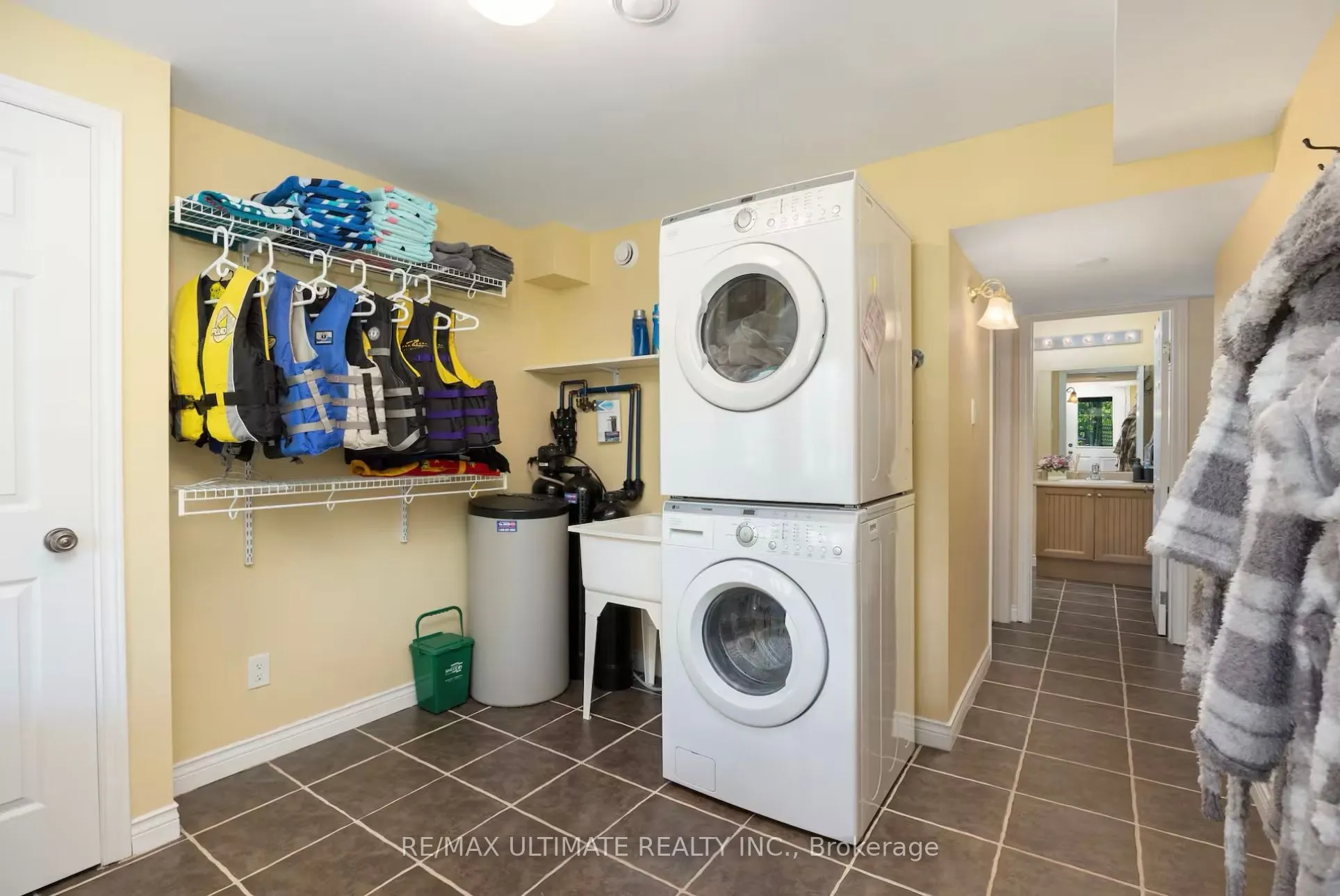 157 Farlain Lake Road W