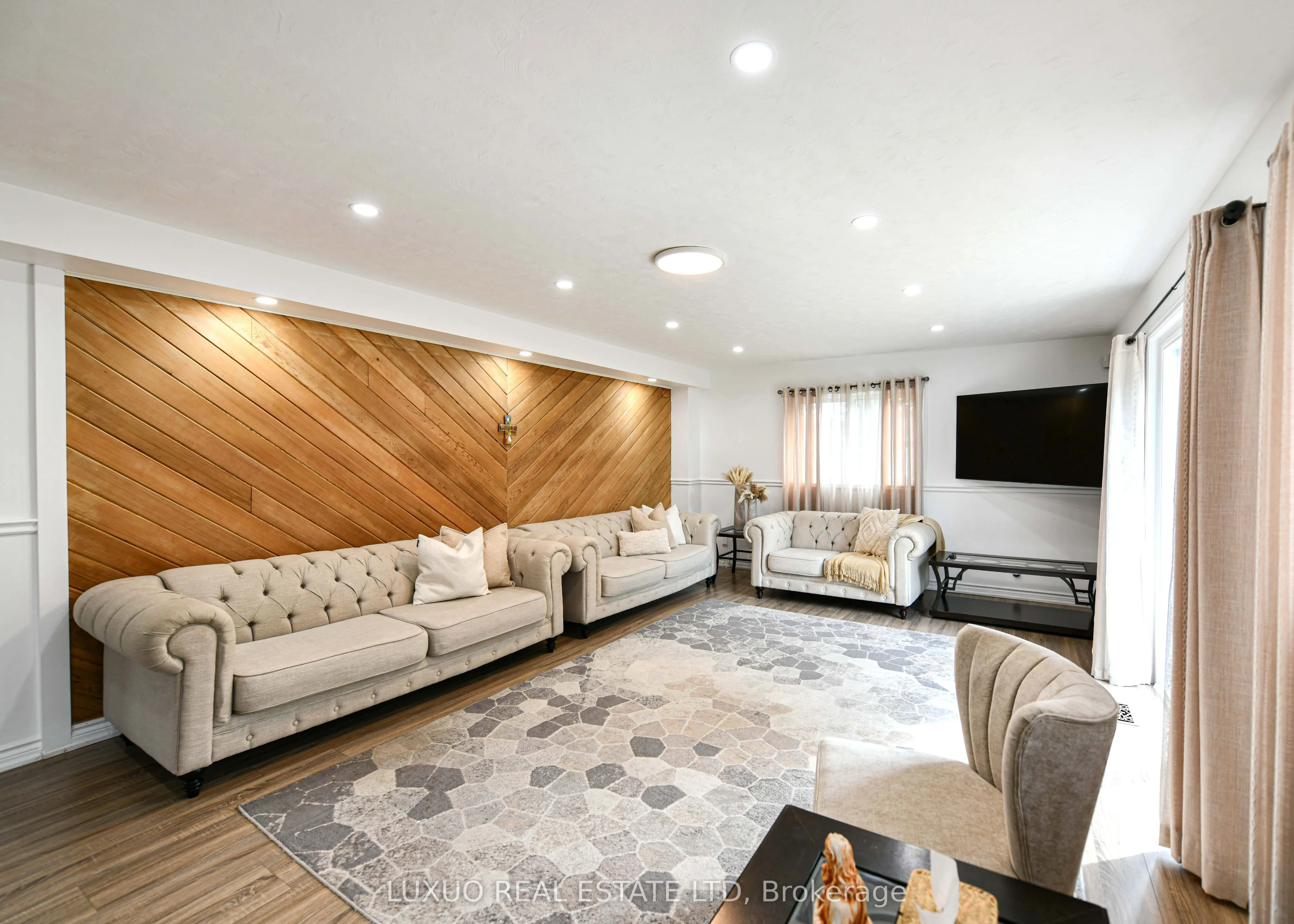 275 Barrie Road