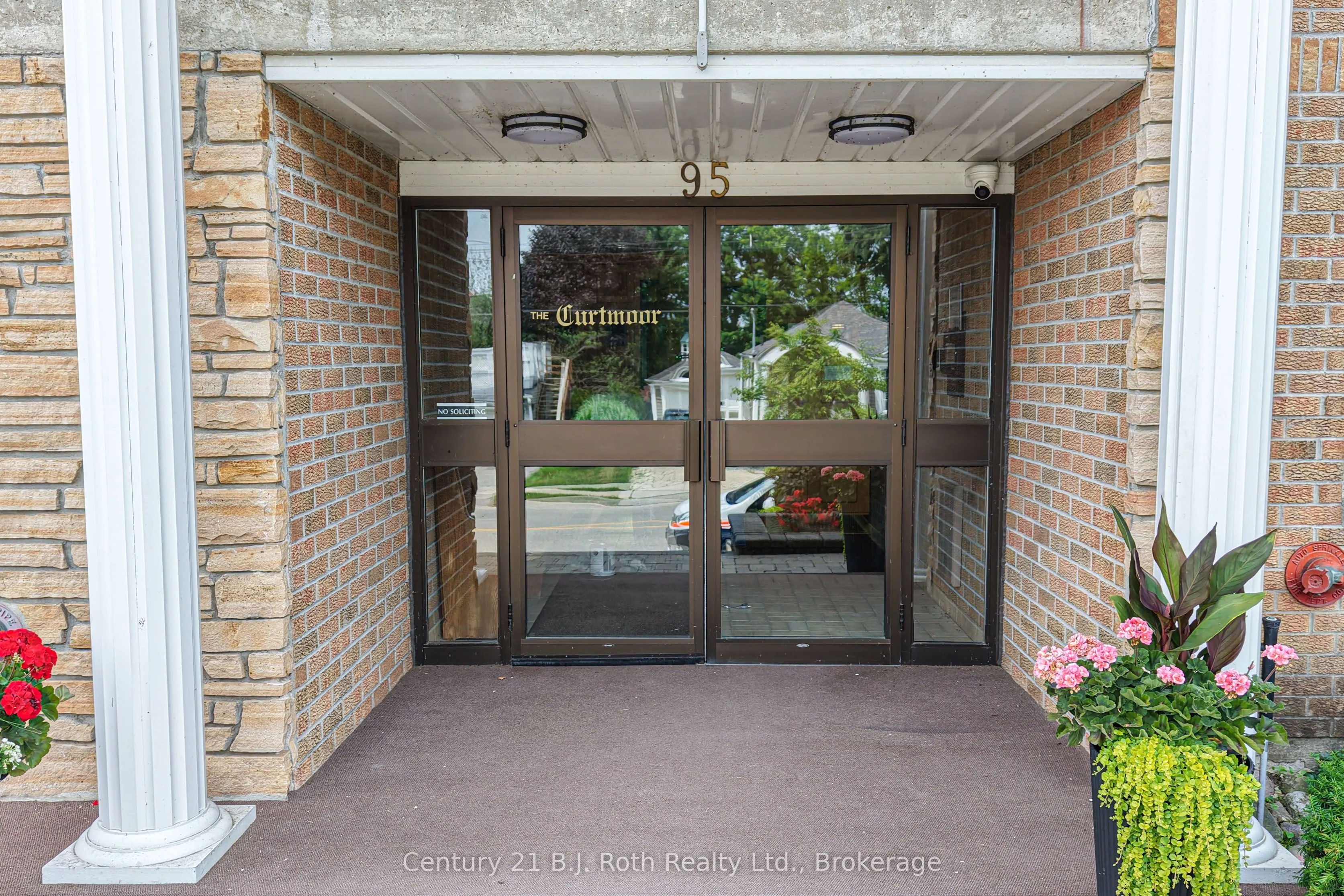 95 Matchedash Street N, #104