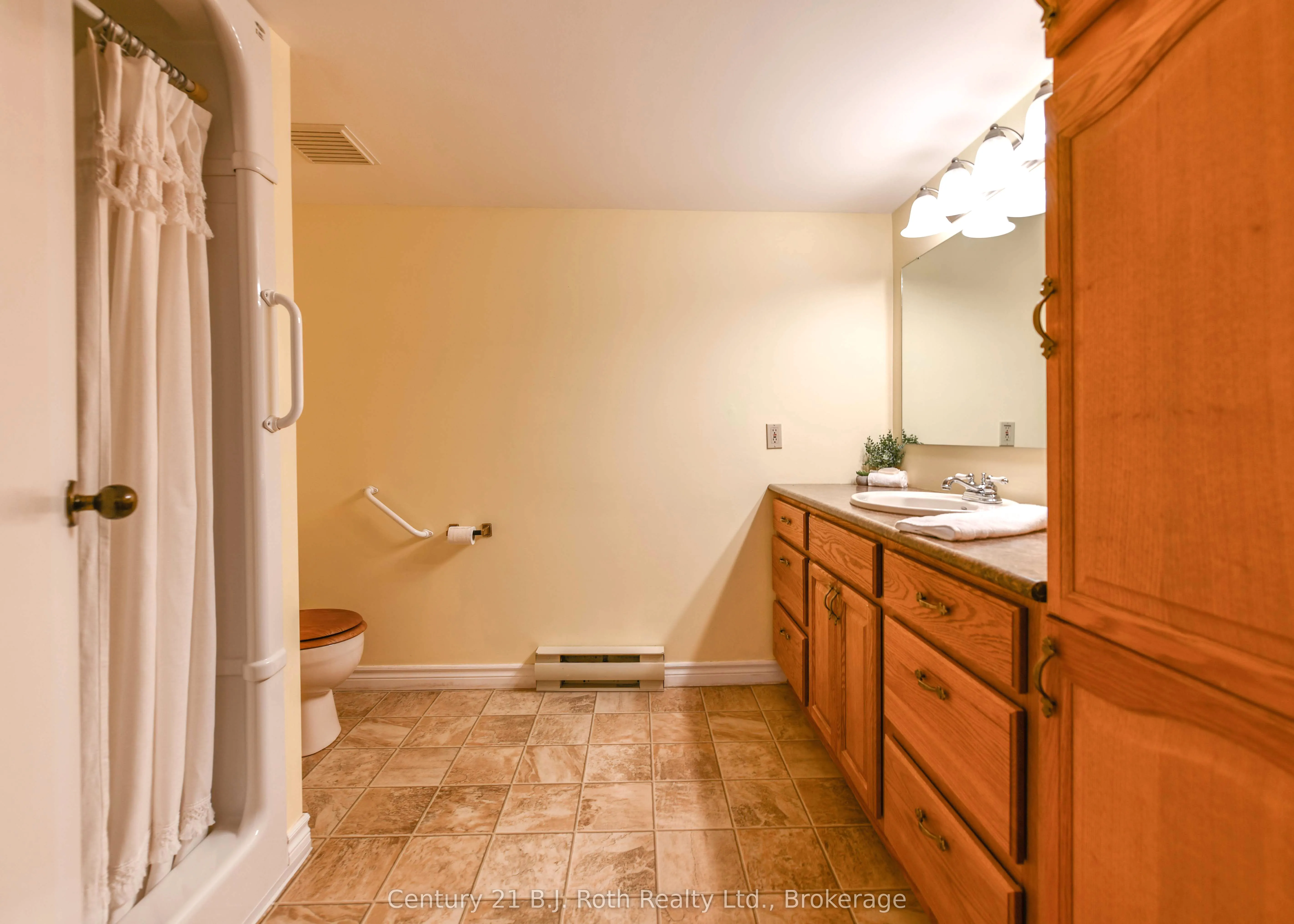 95 Matchedash Street N, #104