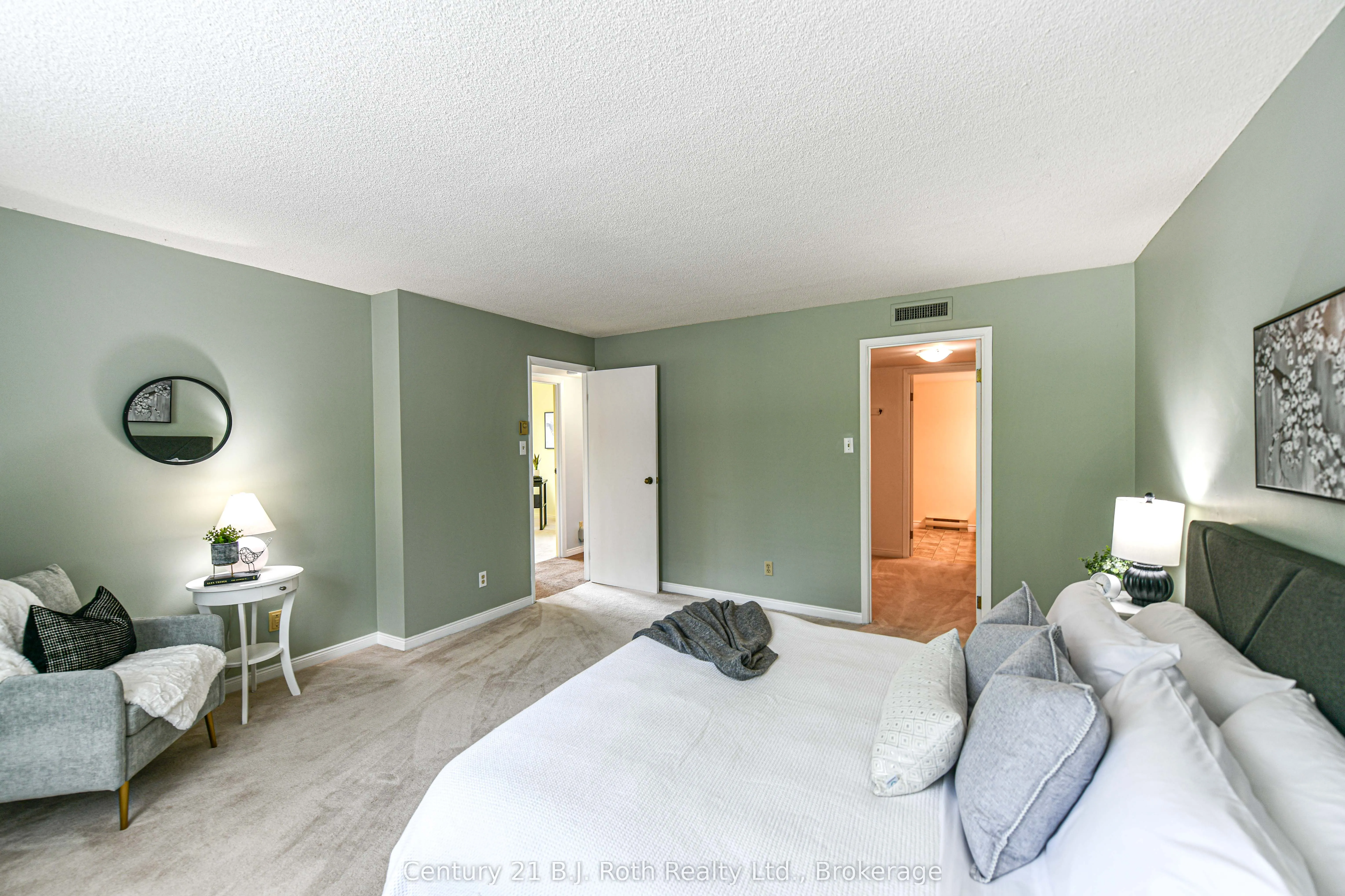 95 Matchedash Street N, #104