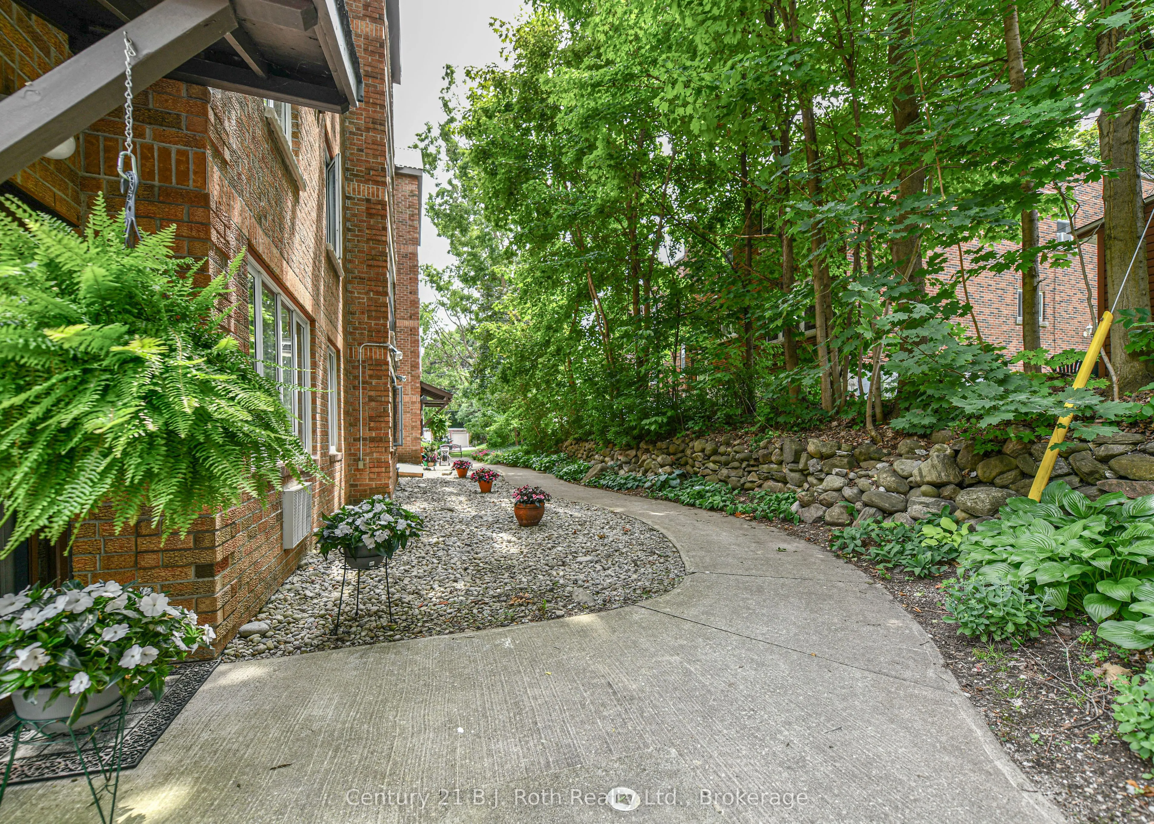 95 Matchedash Street N, #104