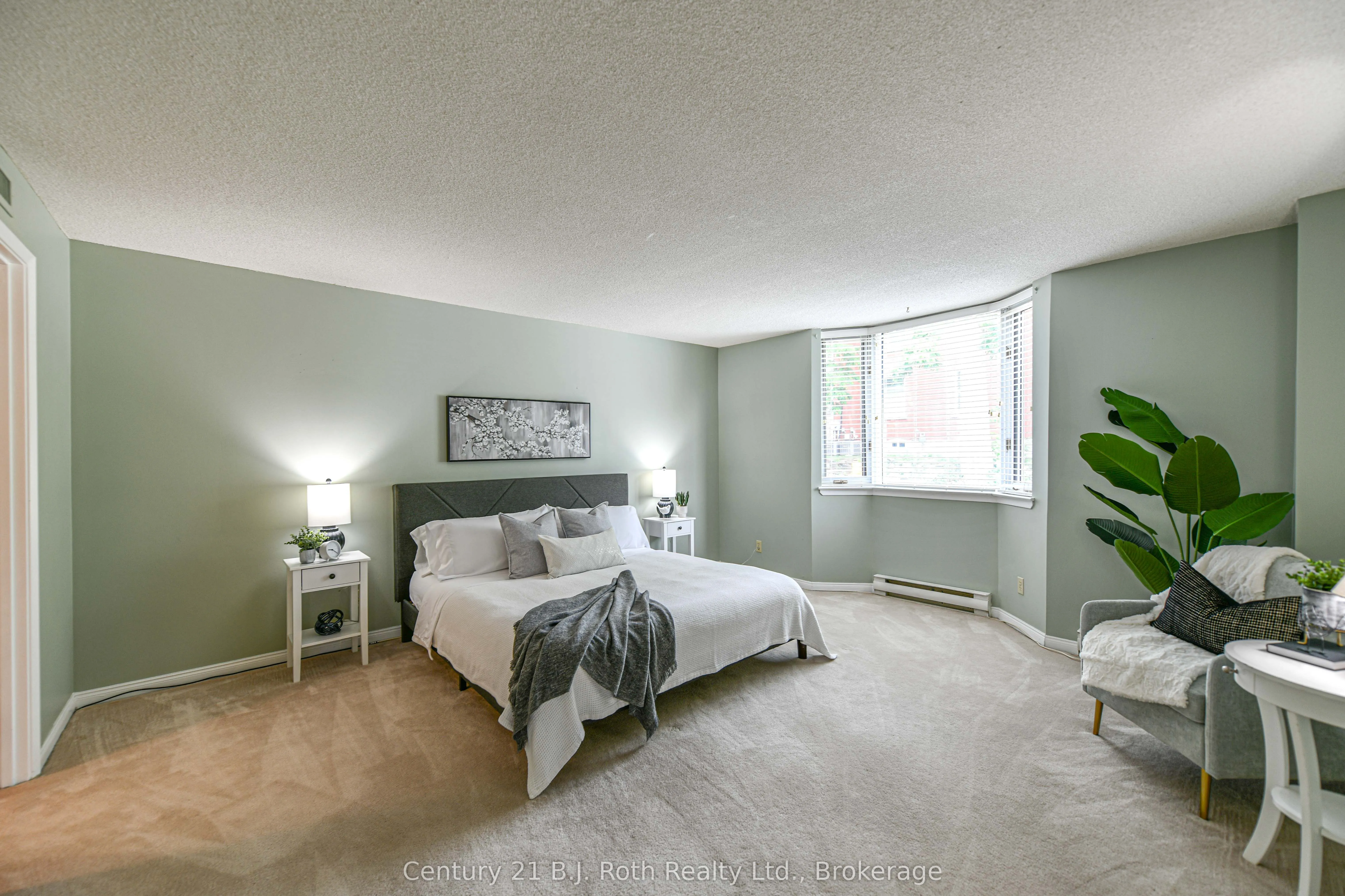 95 Matchedash Street N, #104