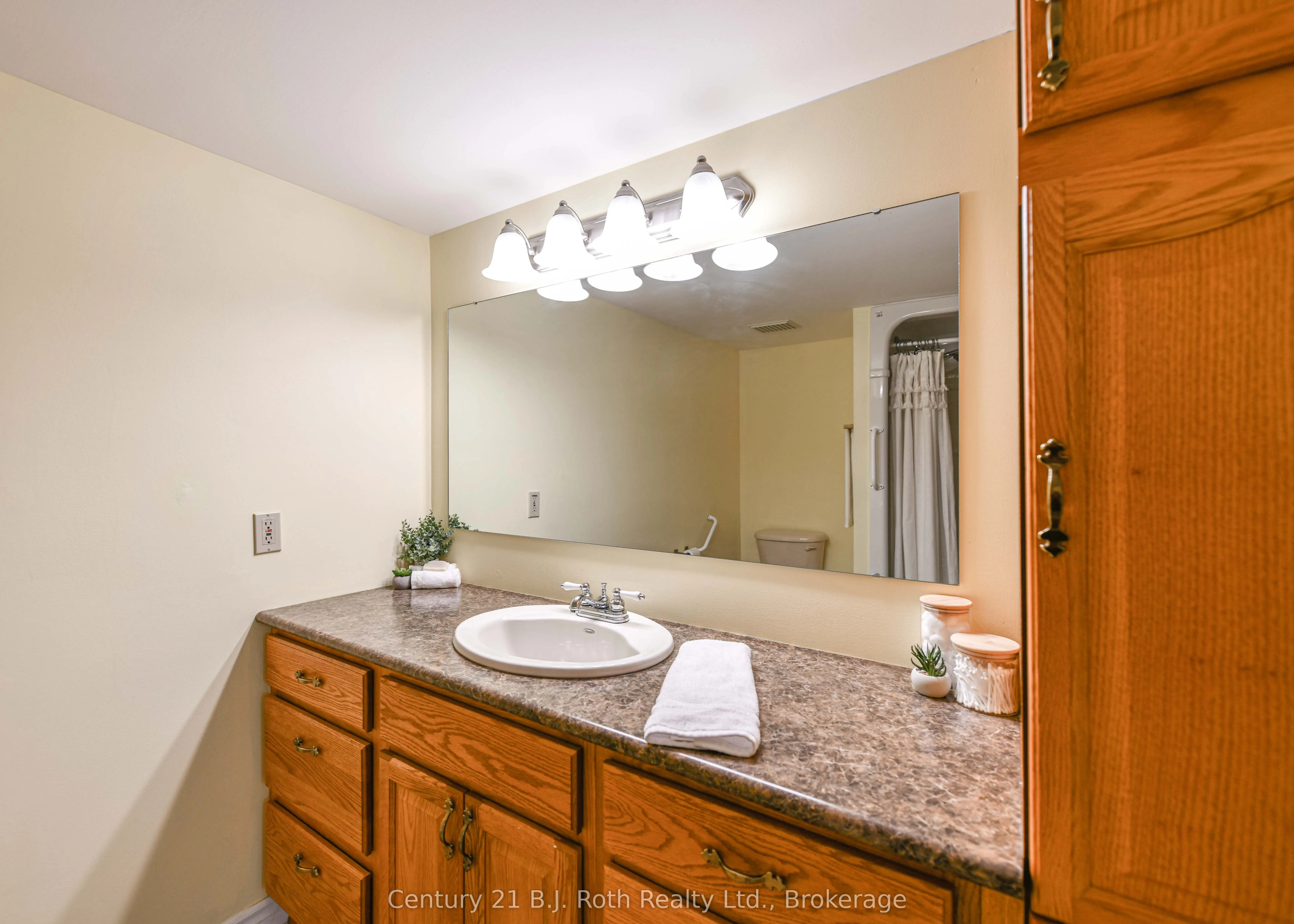 95 Matchedash Street N, #104