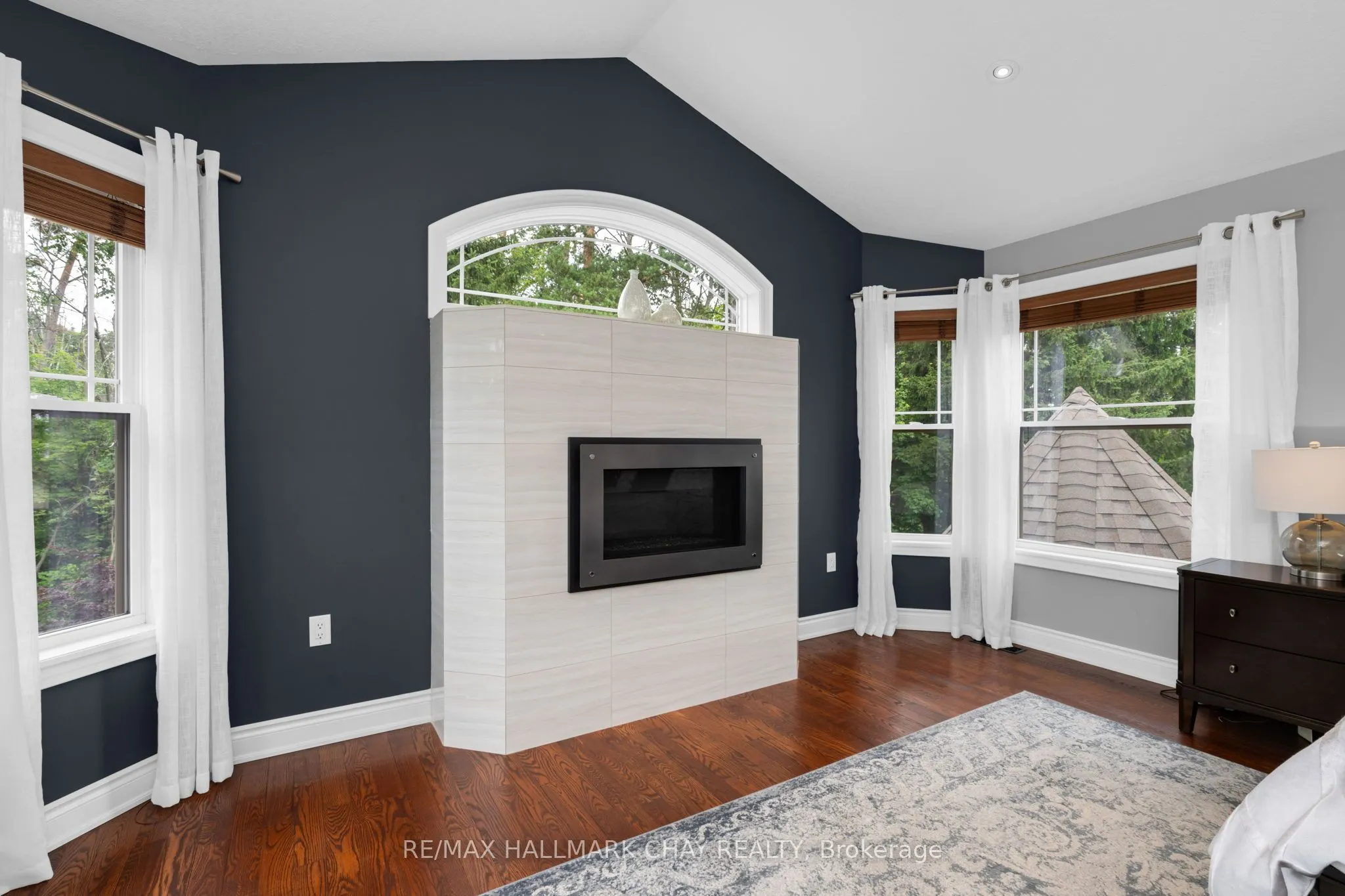 146 LAKESHORE Road W