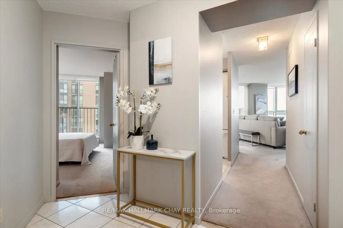 140 Dunlop Street E, #807
