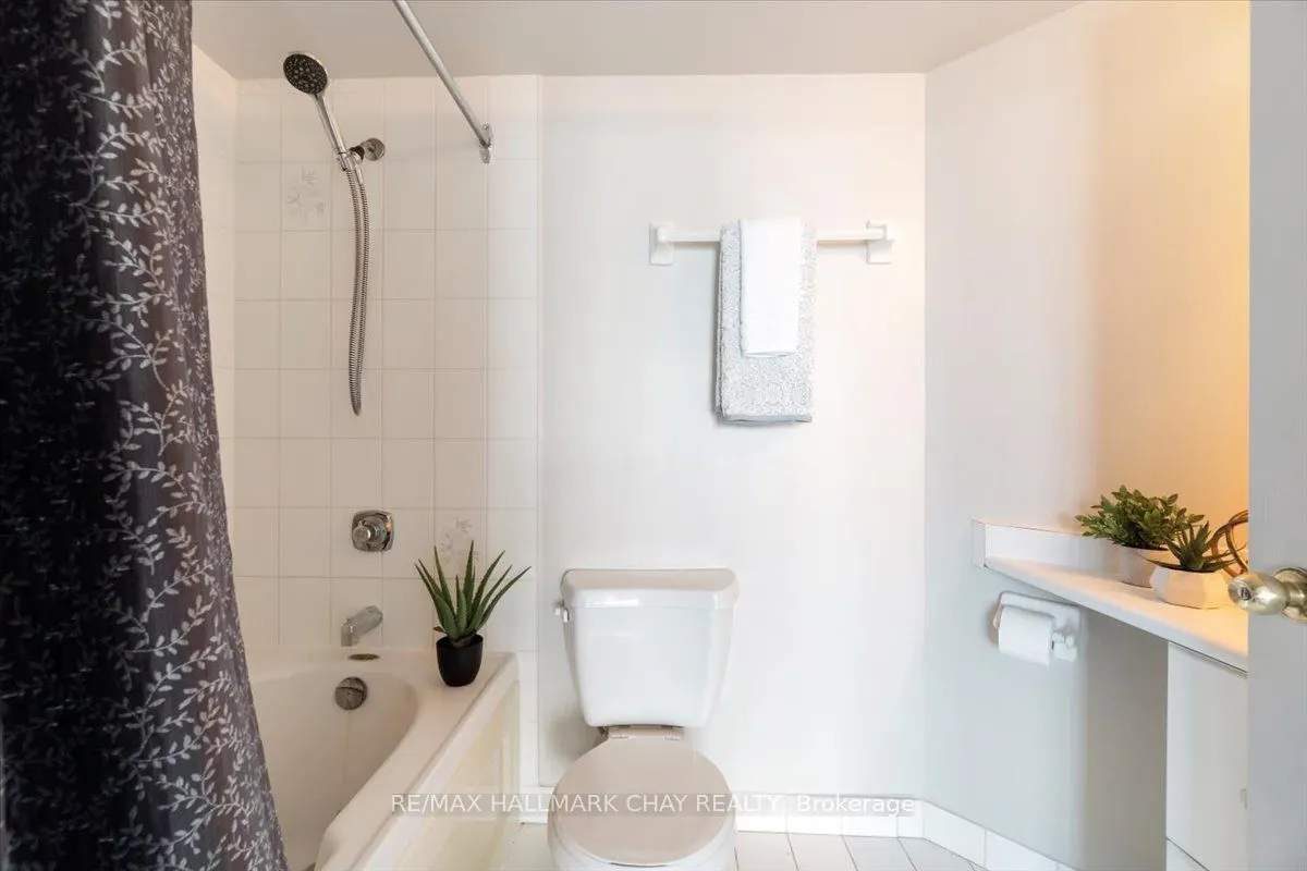 140 Dunlop Street E, #807
