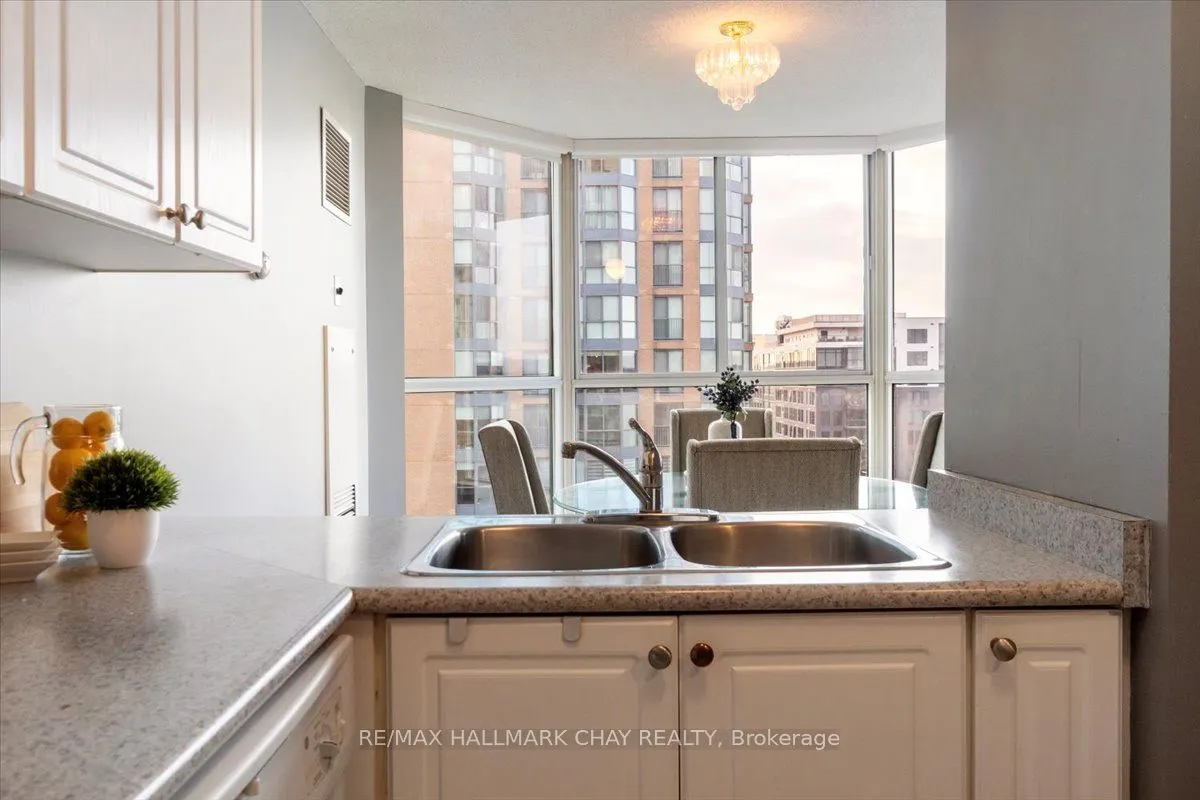 140 Dunlop Street E, #807