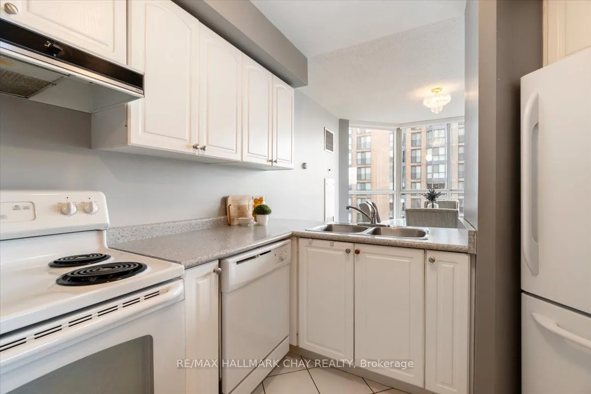 140 Dunlop Street E, #807