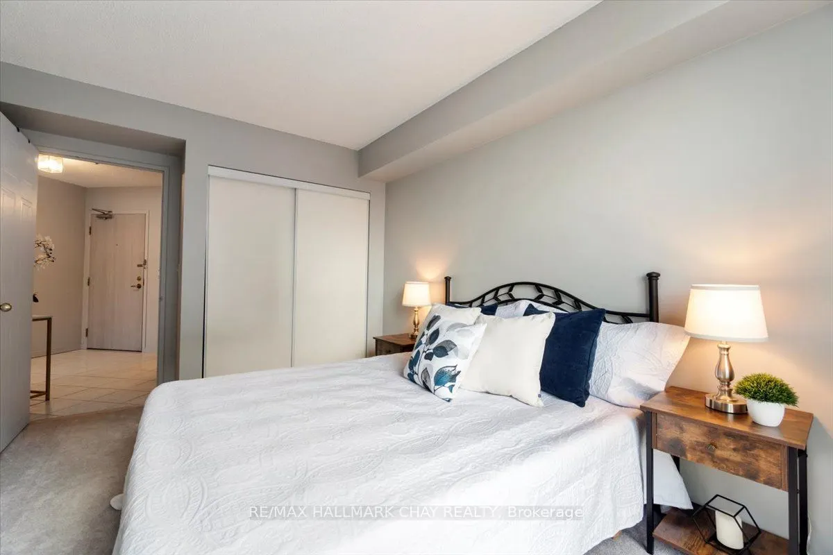 140 Dunlop Street E, #807