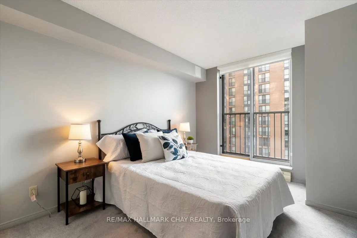 140 Dunlop Street E, #807