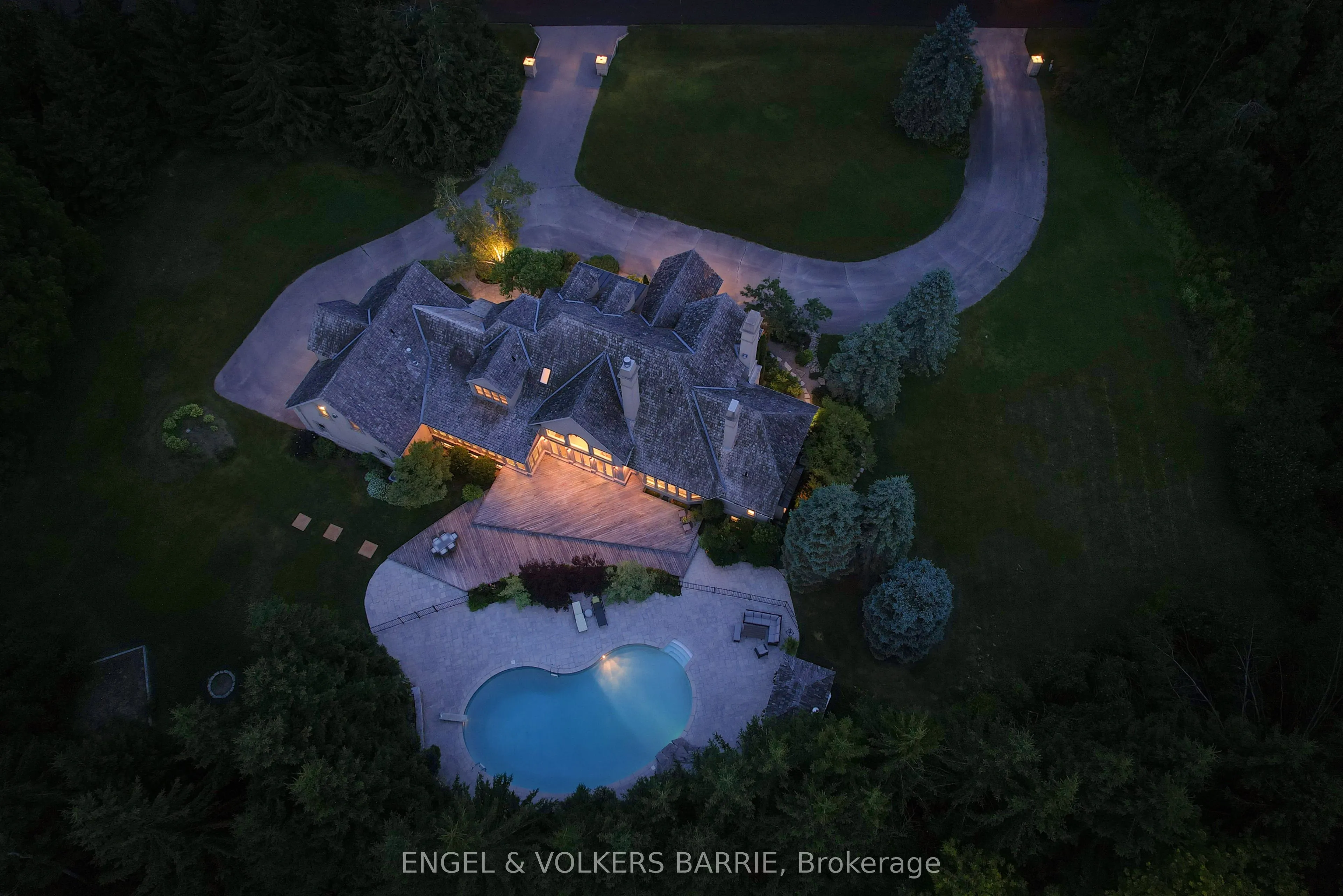 6 Midves Court