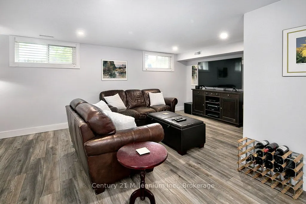 20 Leslie Drive