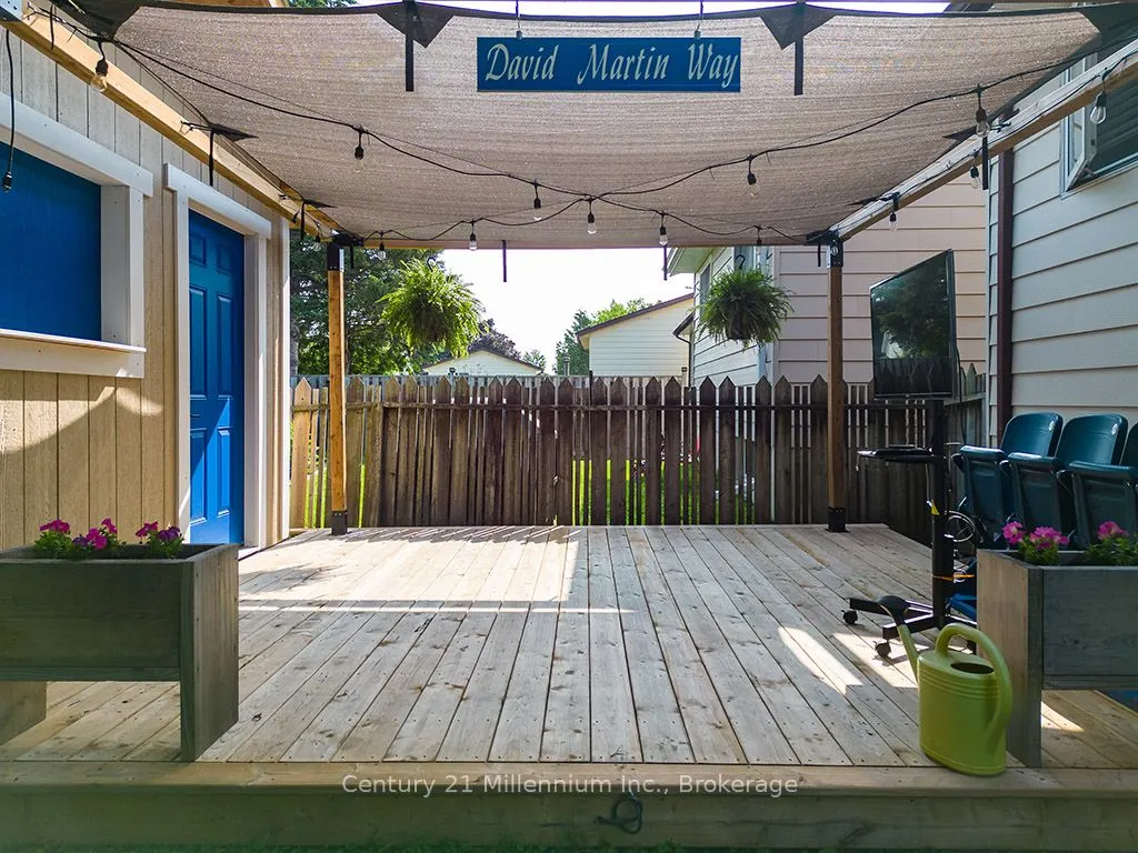 20 Leslie Drive