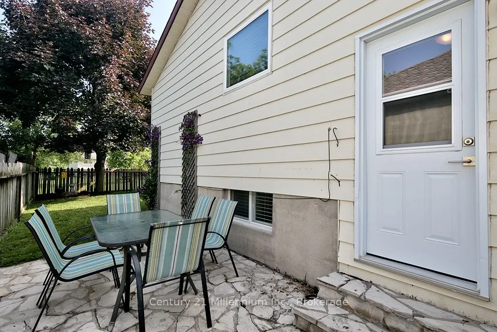 20 Leslie Drive