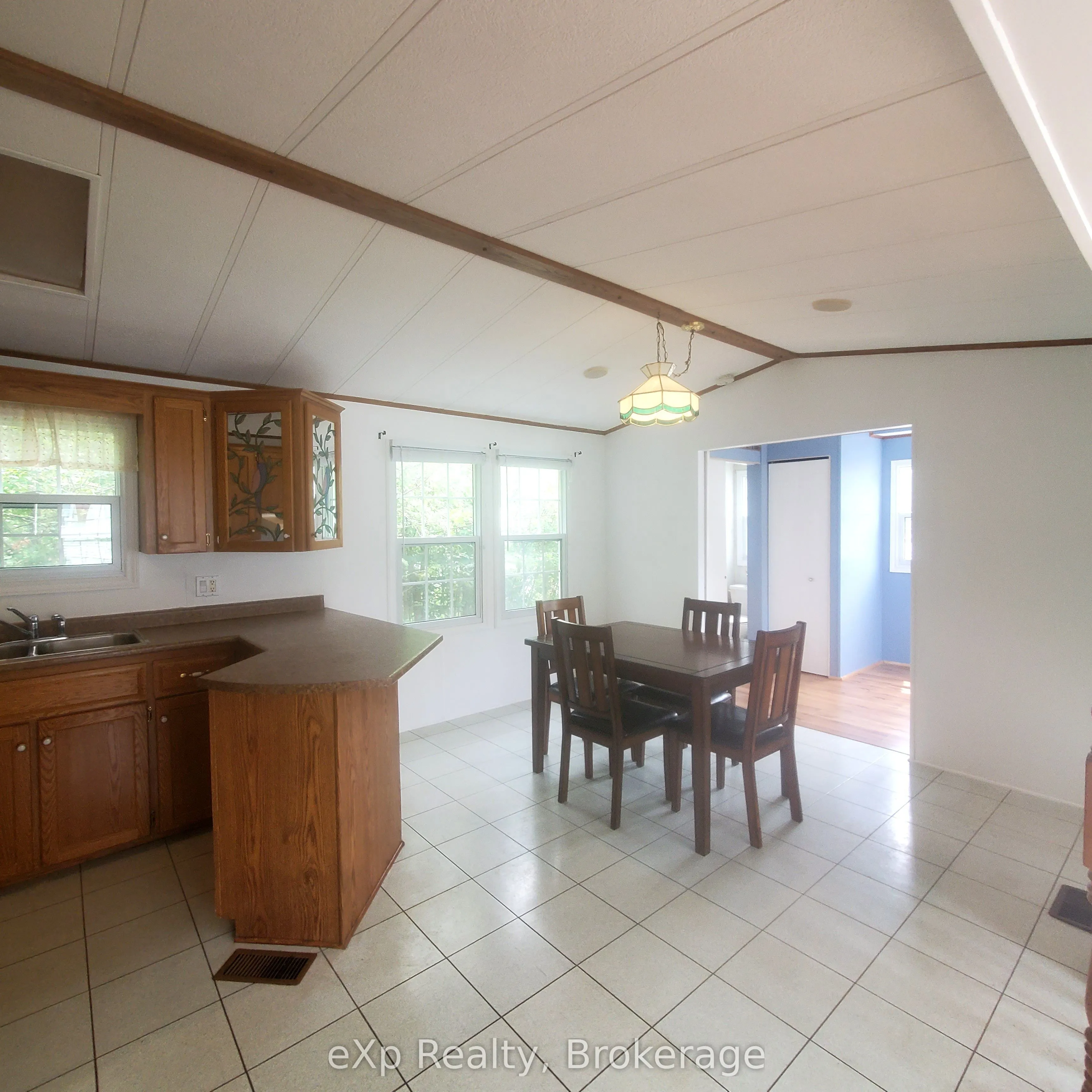 24 Prince Charles Avenue N