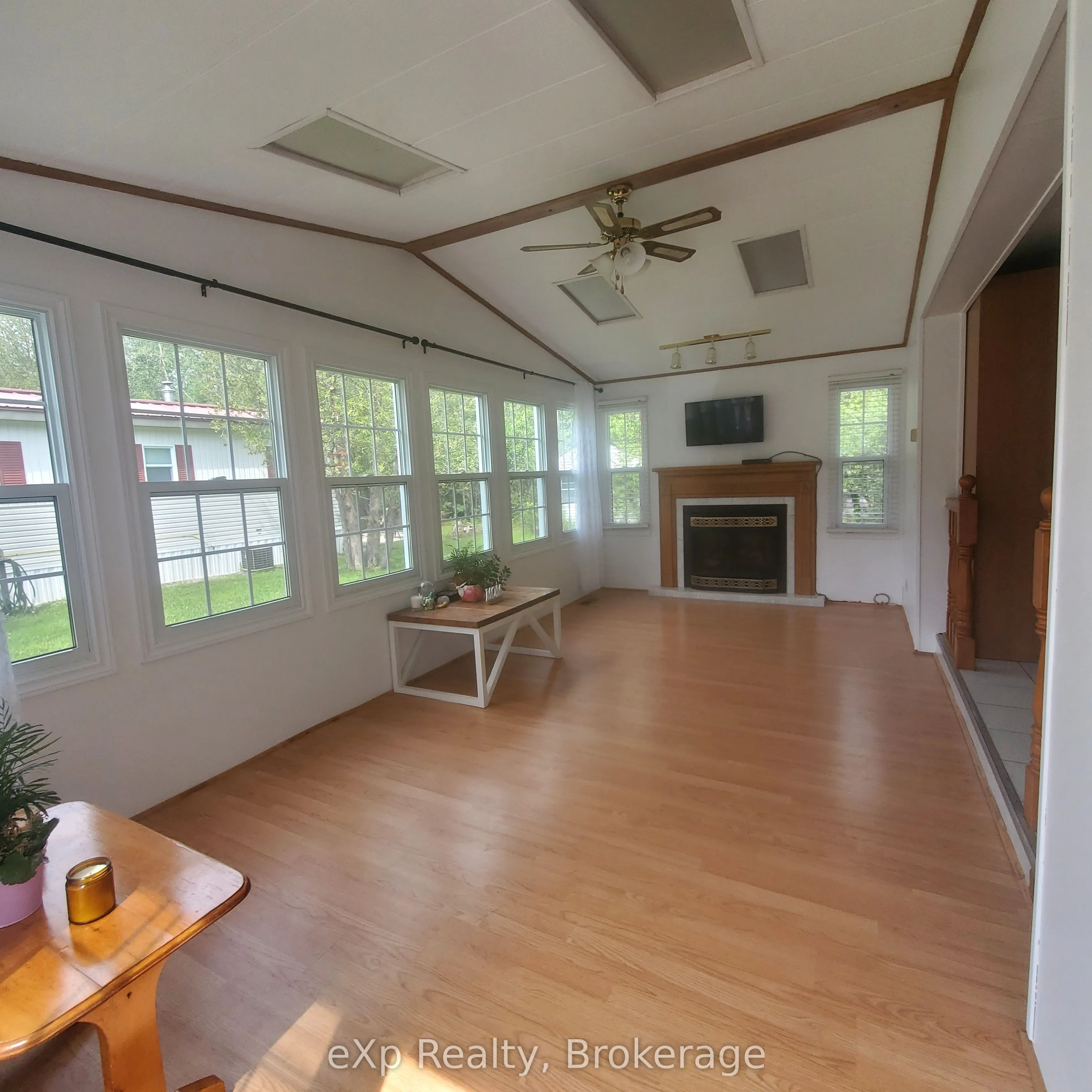 24 Prince Charles Avenue N