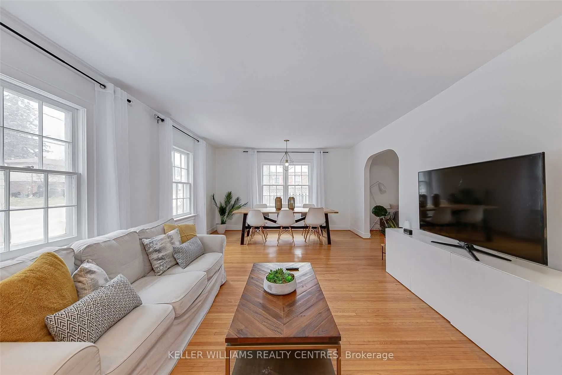 77 Wellington Street E